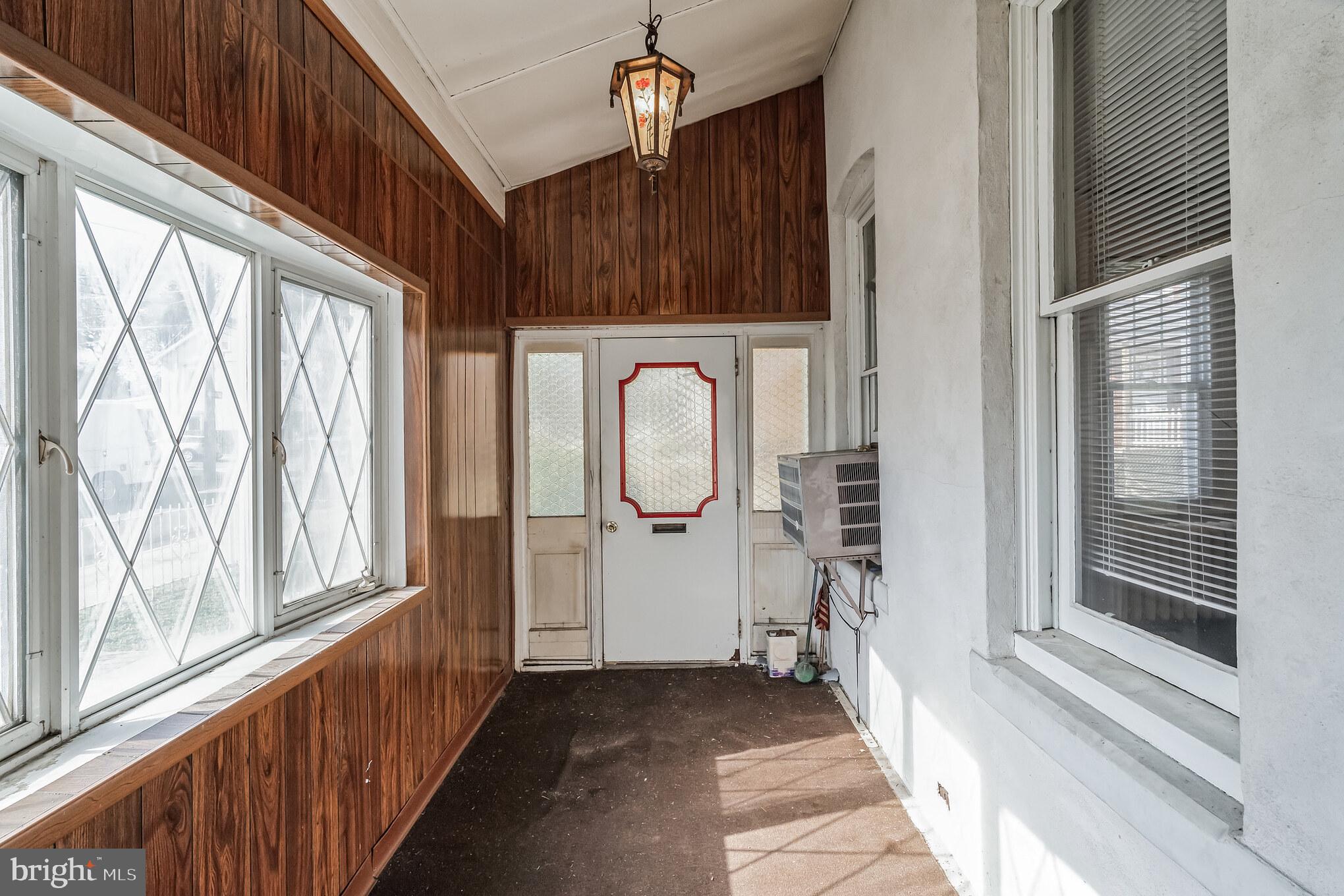 606 Hermitage STREET