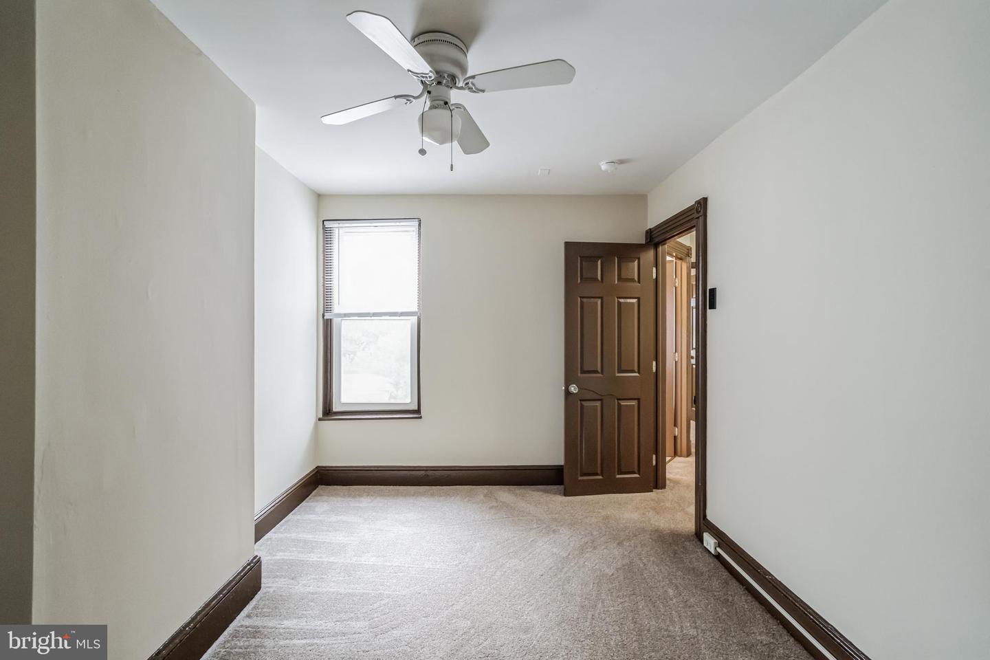 221 Roxborough AVENUE
