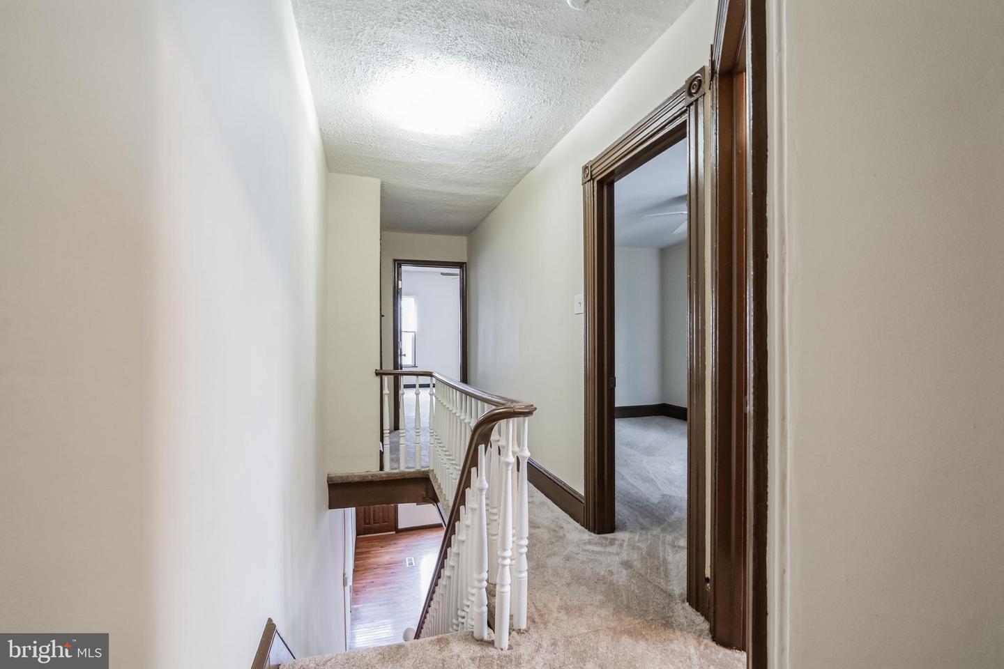 221 Roxborough AVENUE
