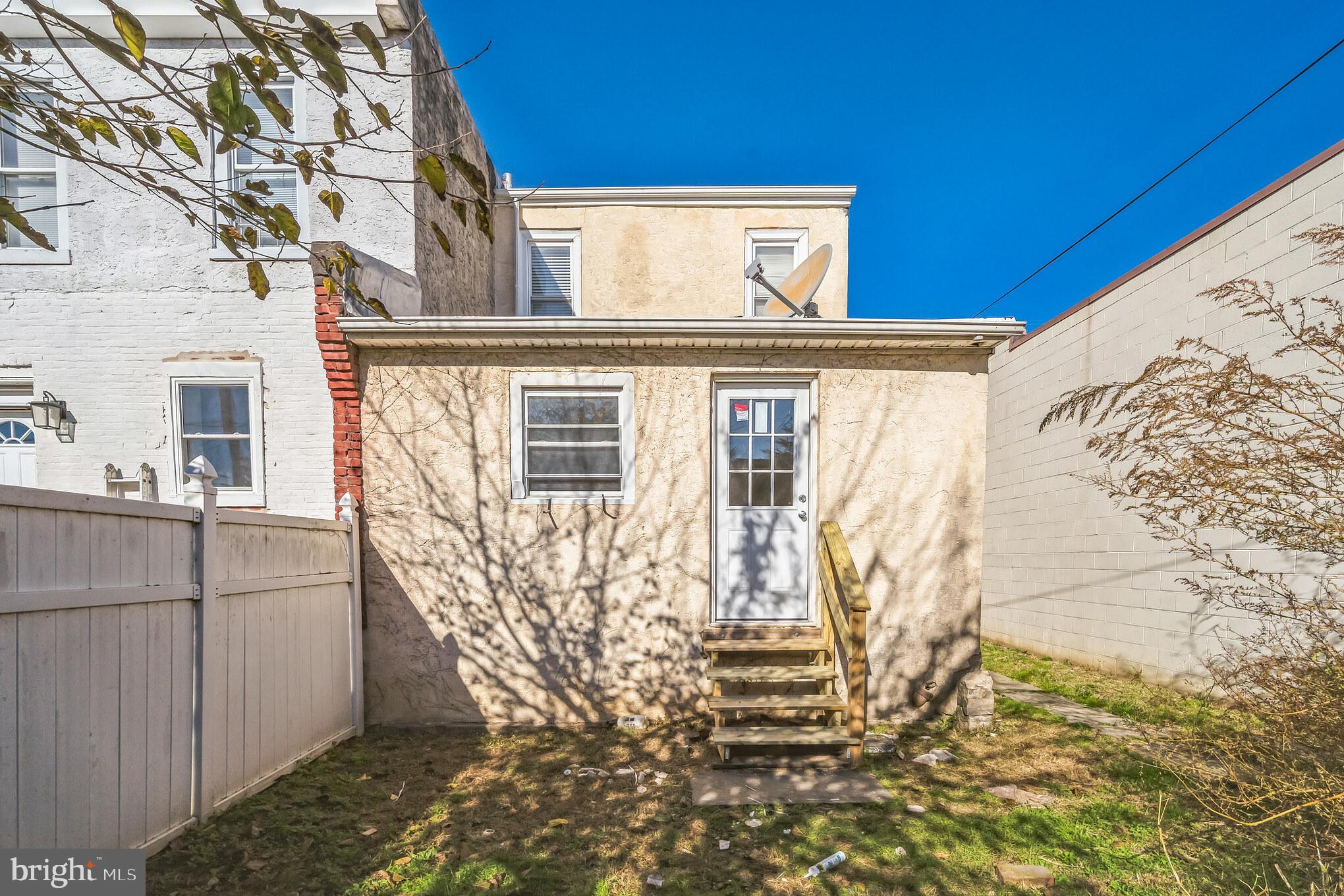 469 Leverington AVENUE