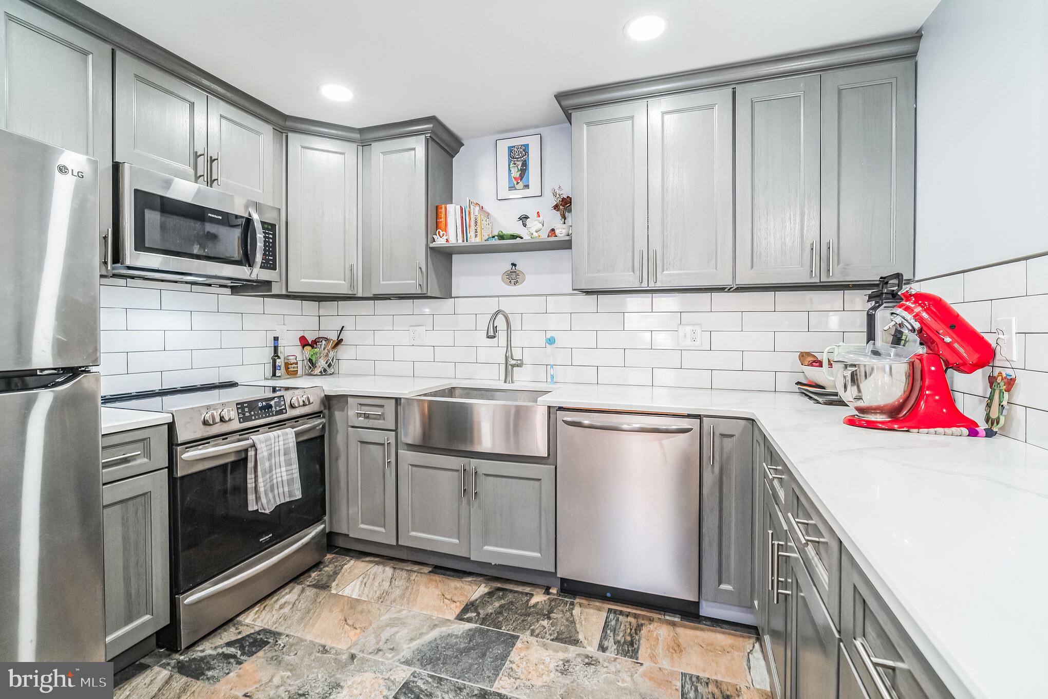 4000 Gypsy LANE Unit: 407