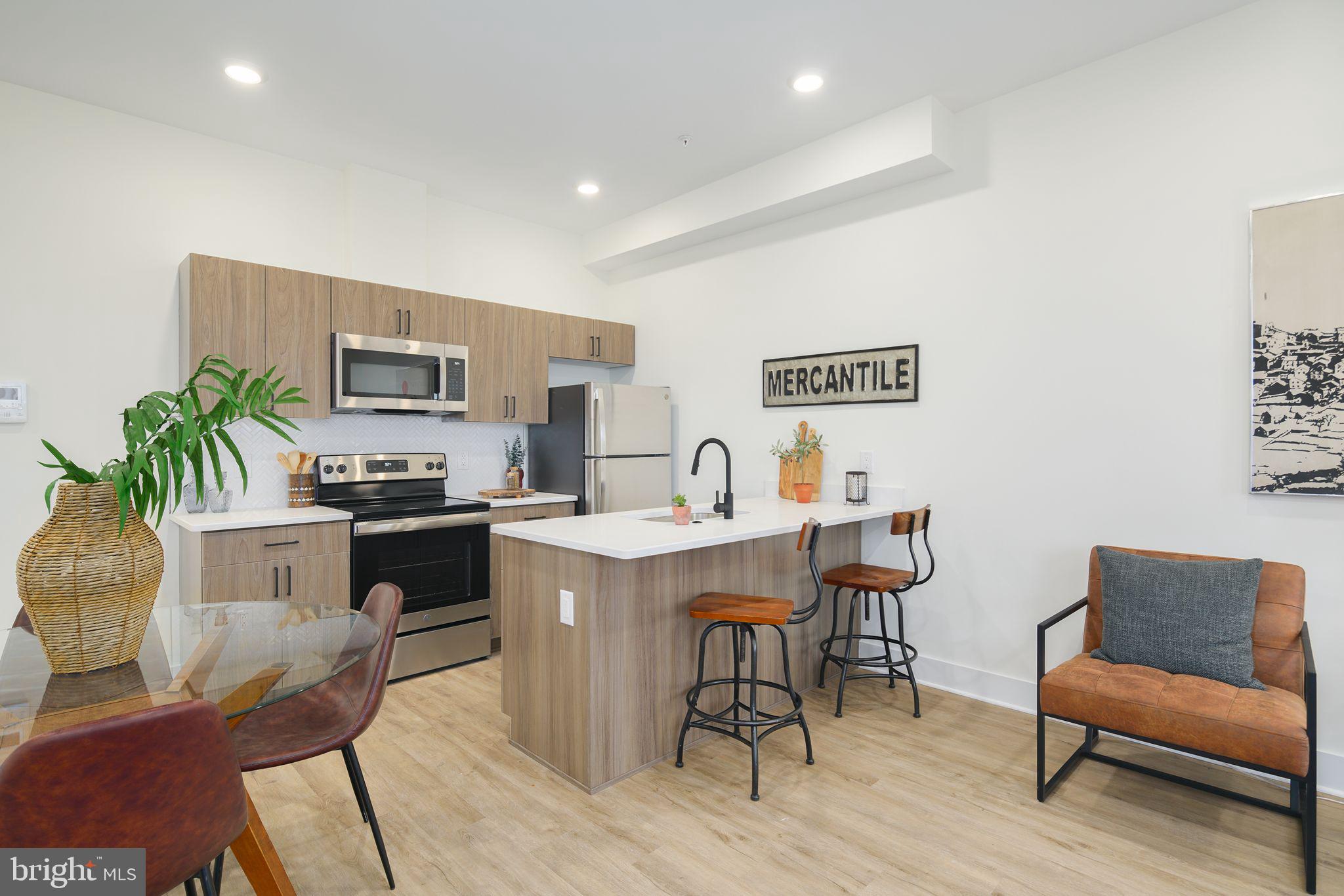 6155 Ridge #201