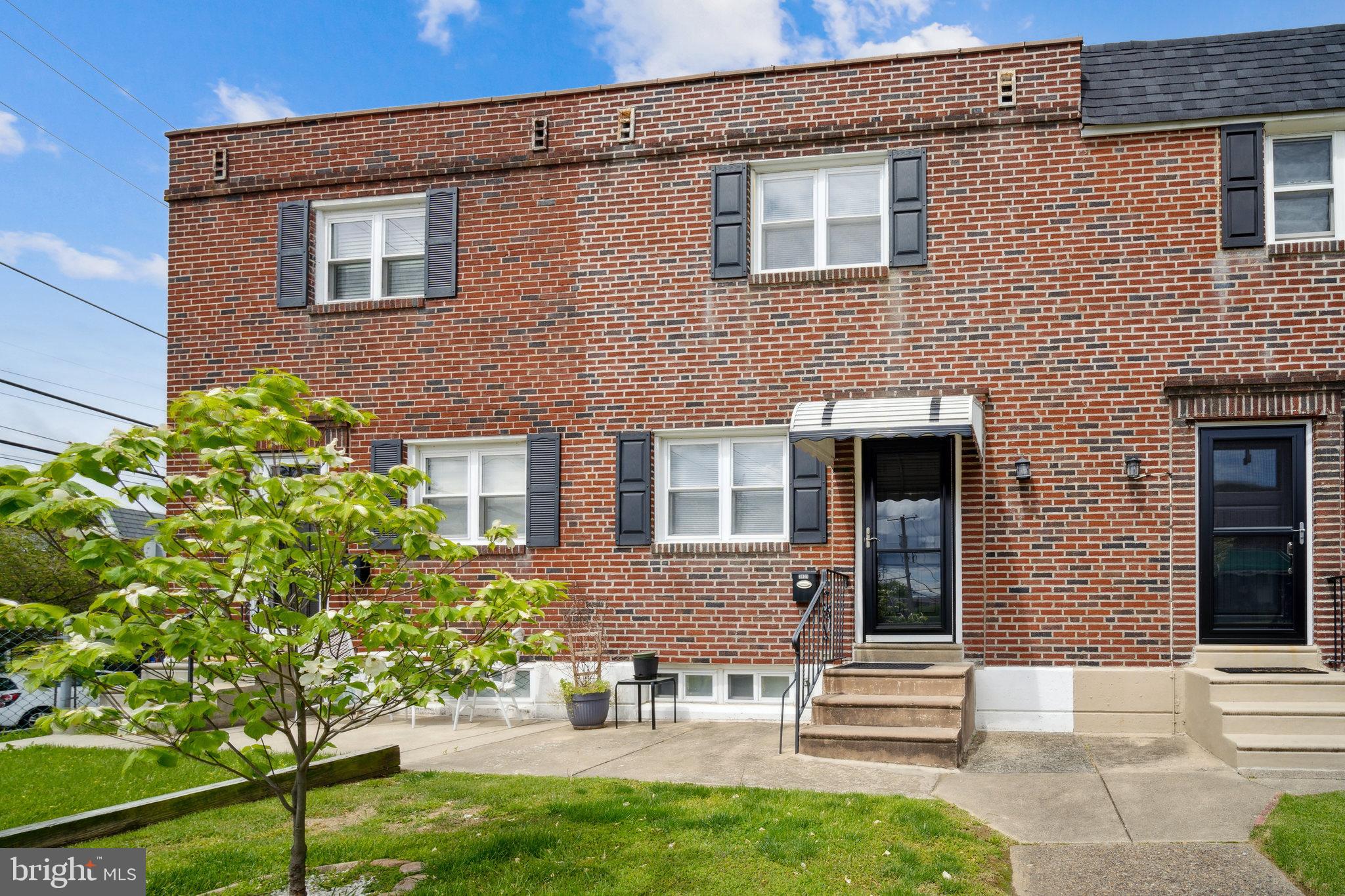 3631 Winona St
