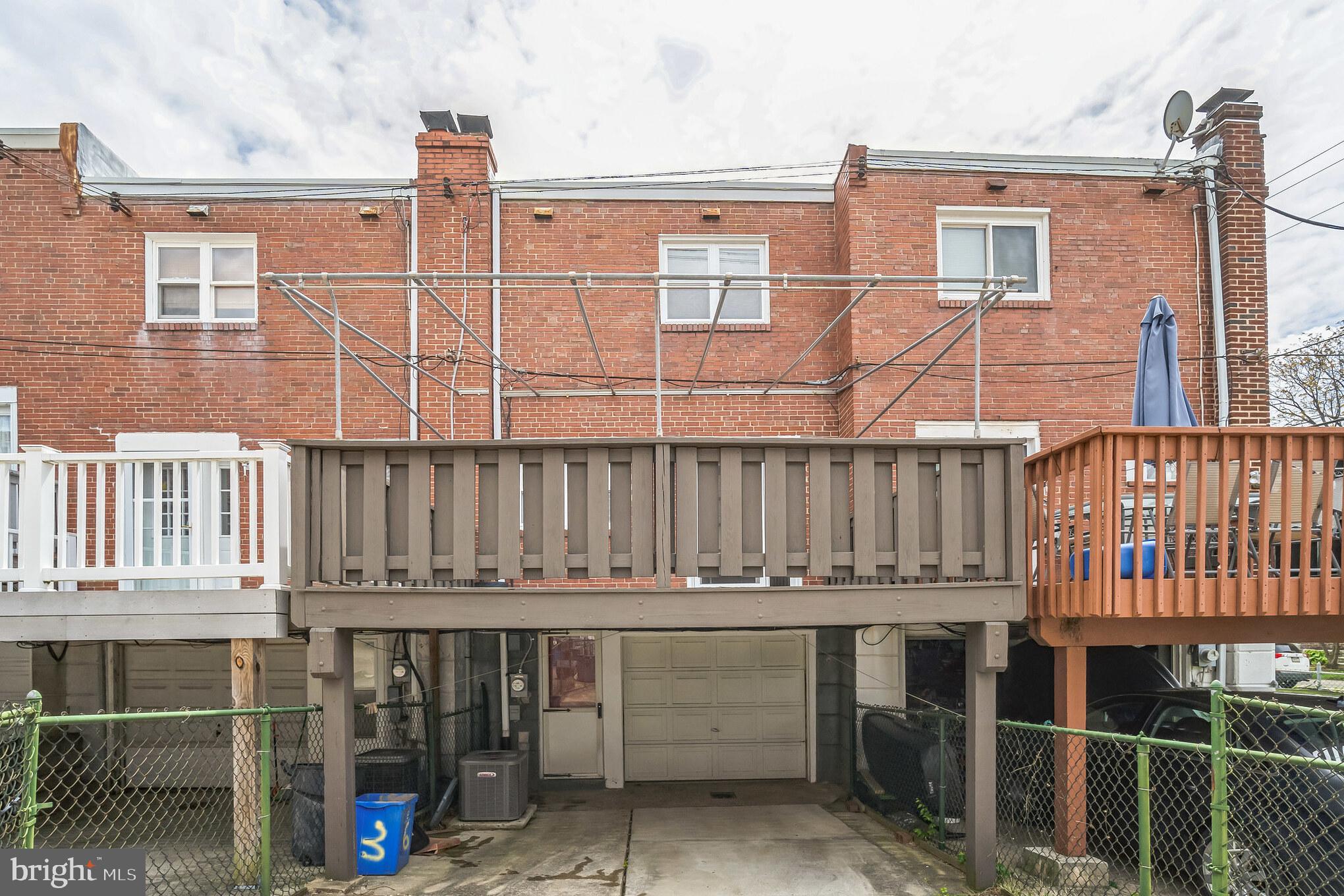 3631 Winona St