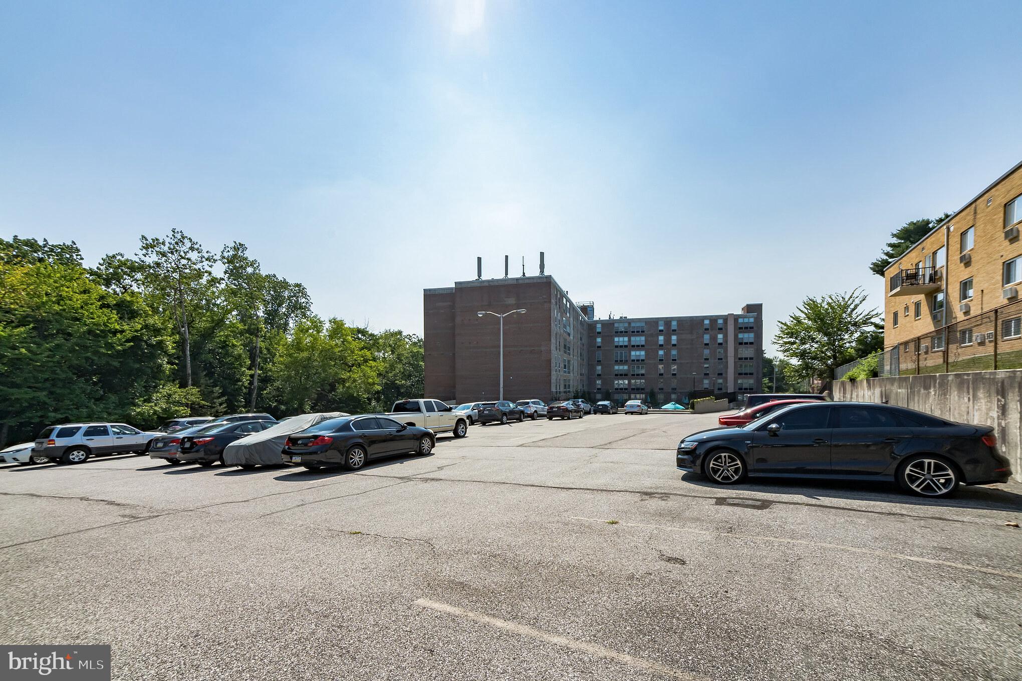 6100 HENRY AVE #4I