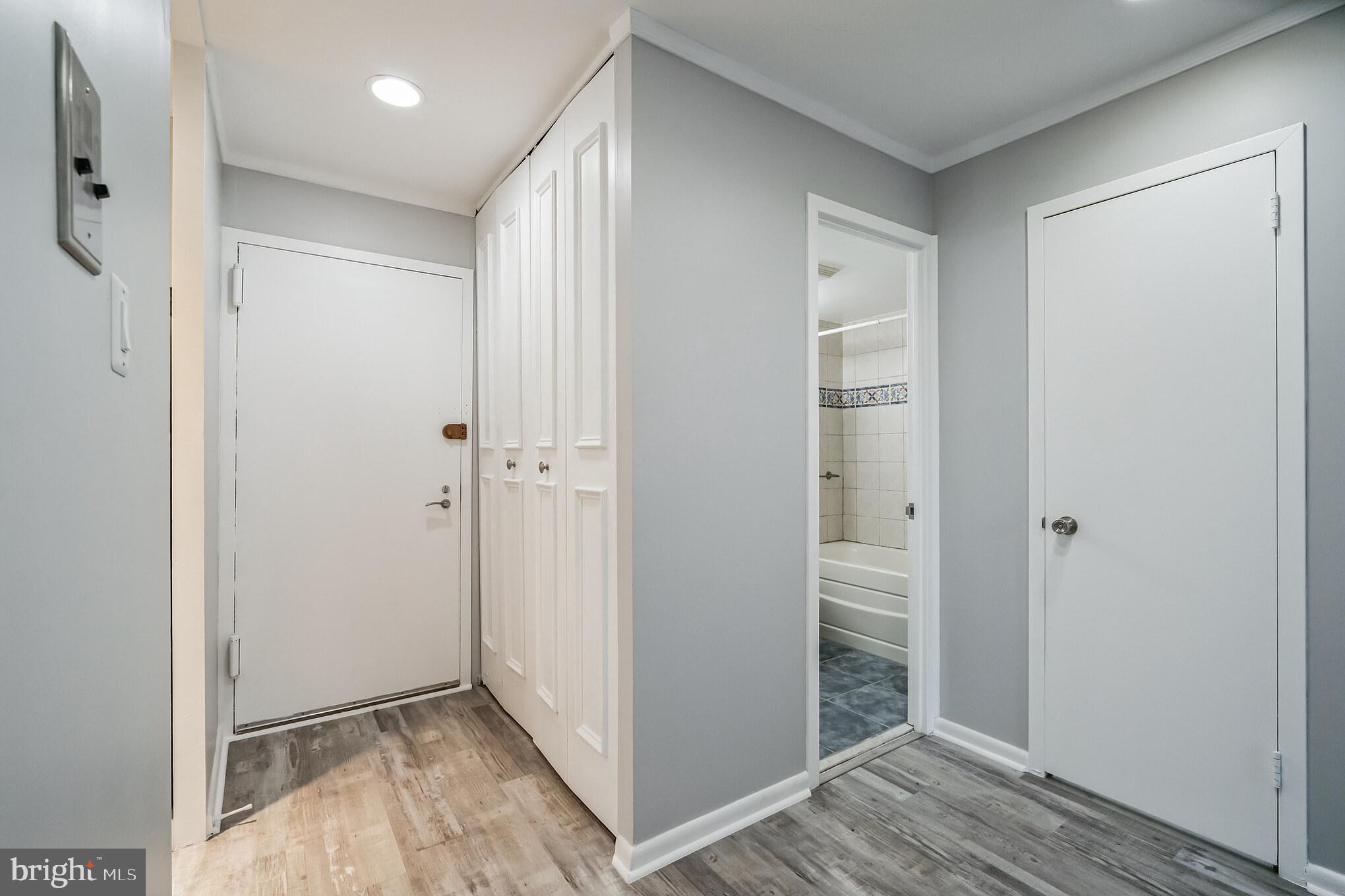 6100 HENRY AVE #4I