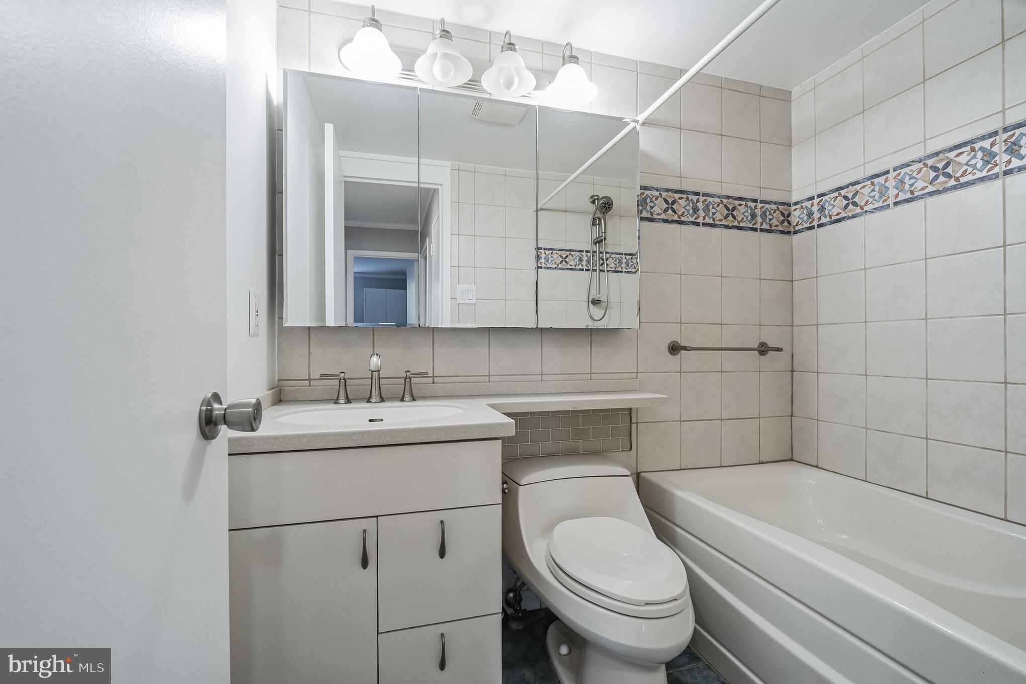 6100 HENRY AVE #4I