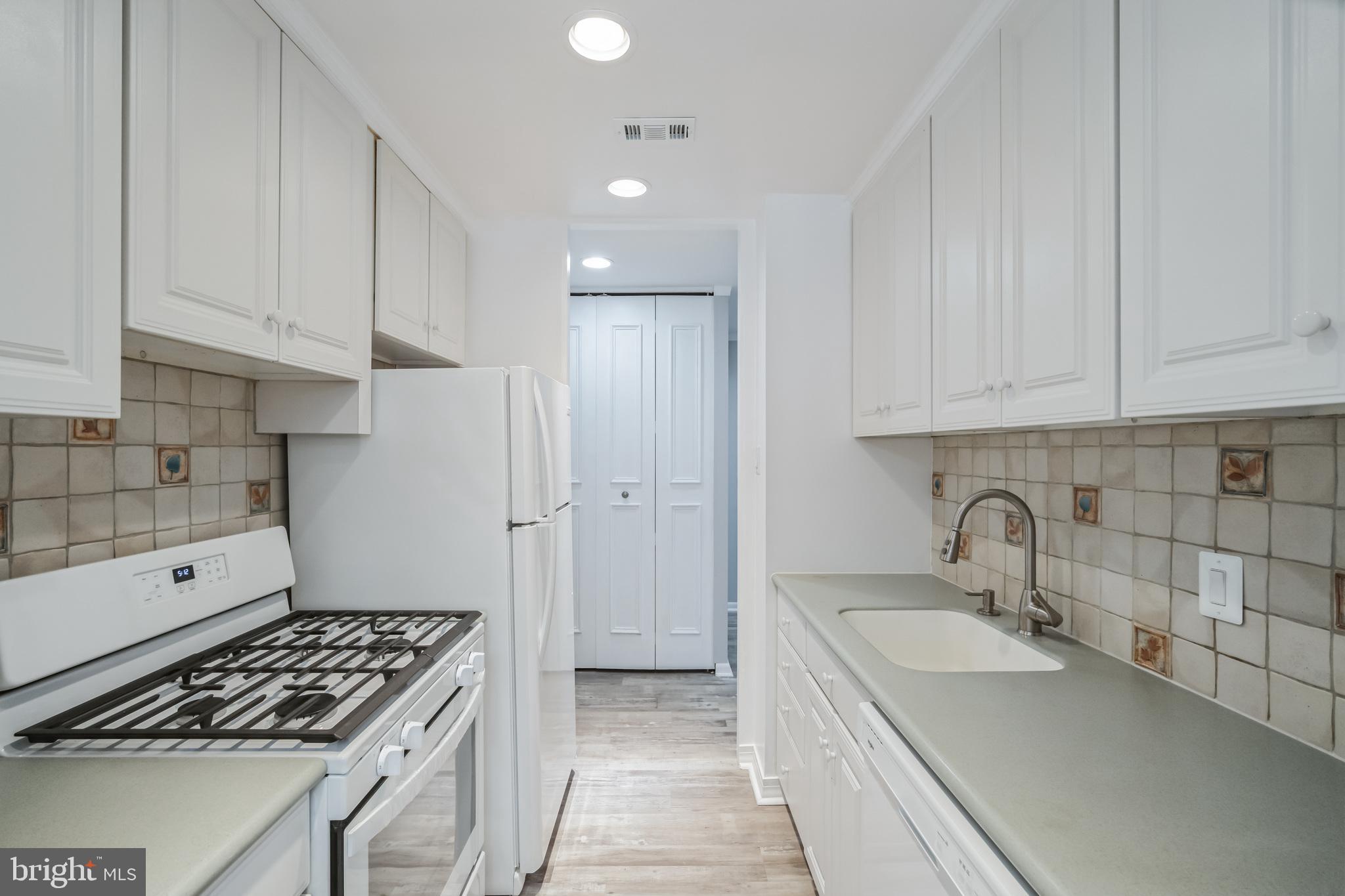 6100 HENRY AVE #4I
