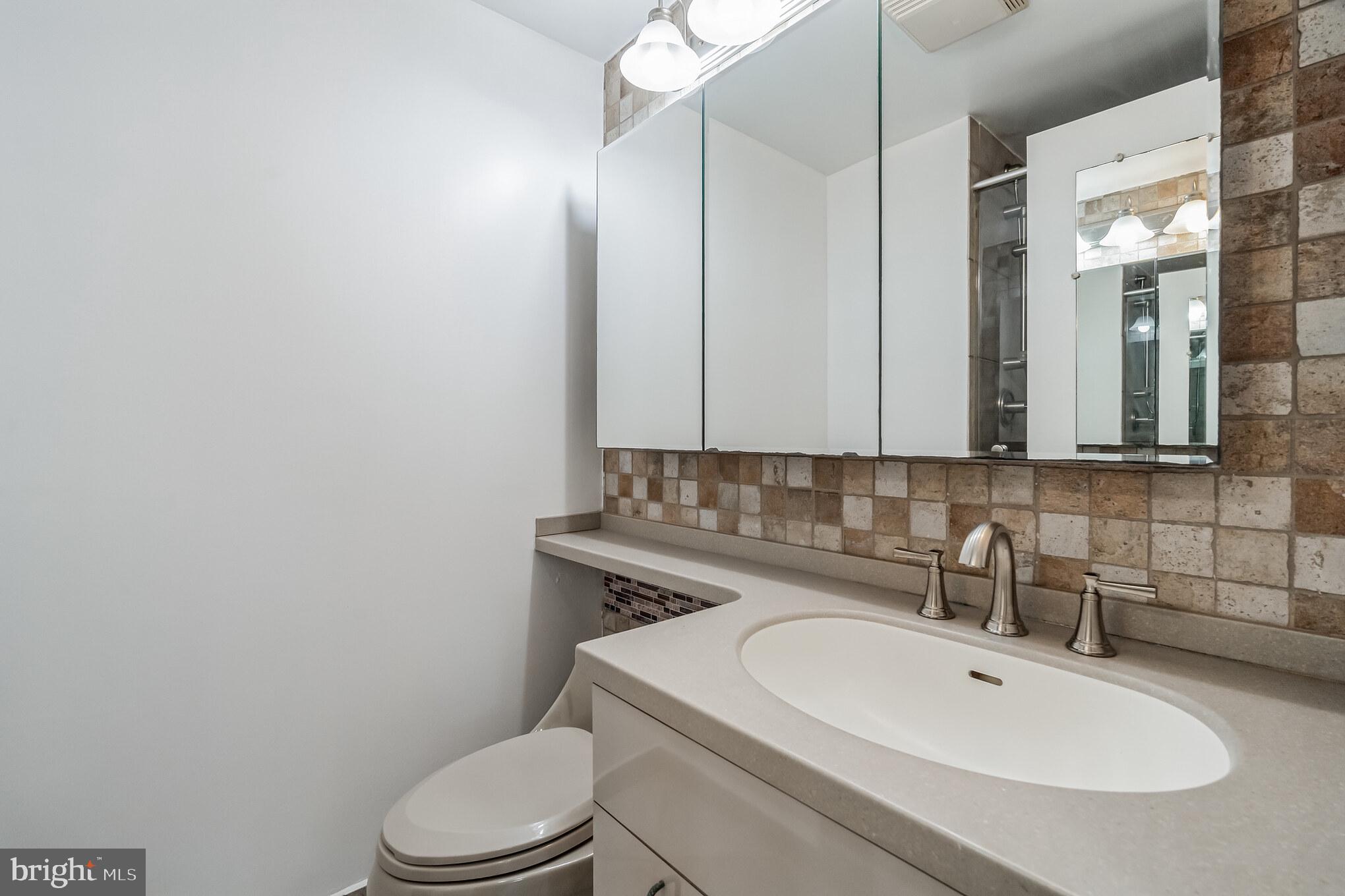 6100 HENRY AVE #4I