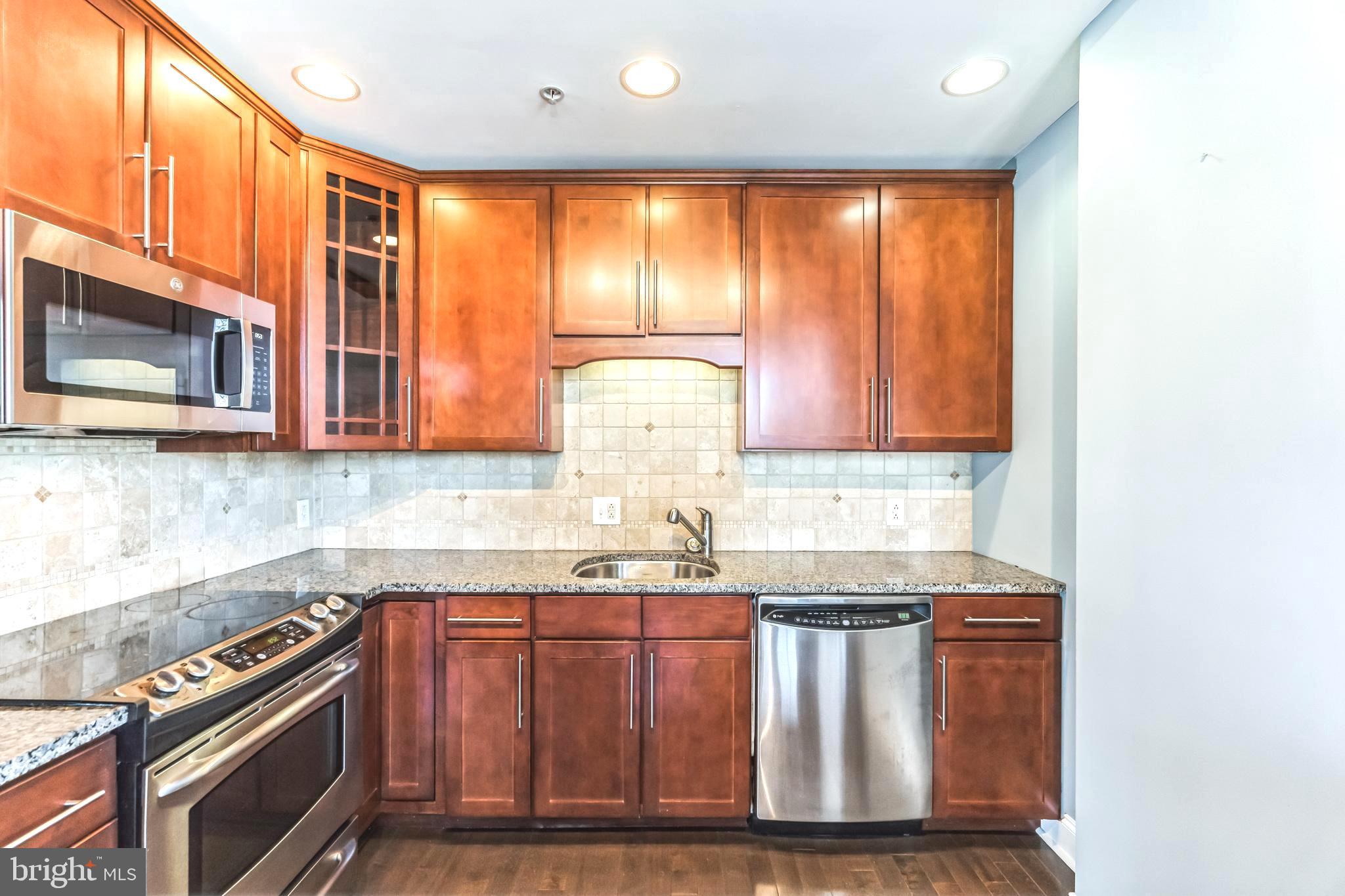 207 RECTOR ST #3F