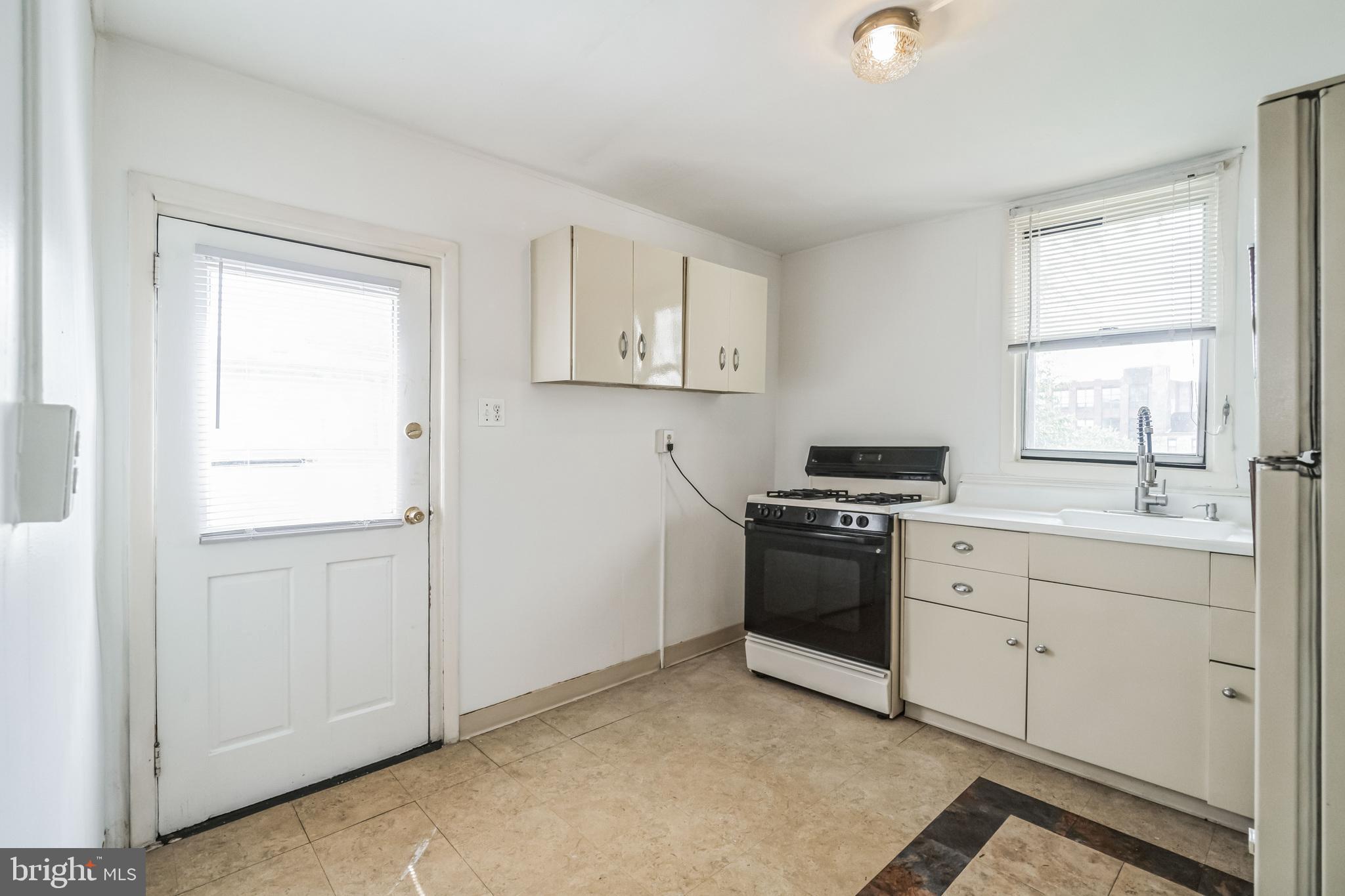 180 Dupont St