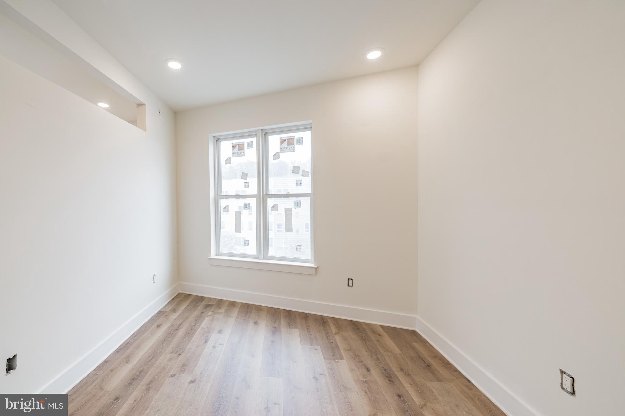 4328 MAIN ST #4