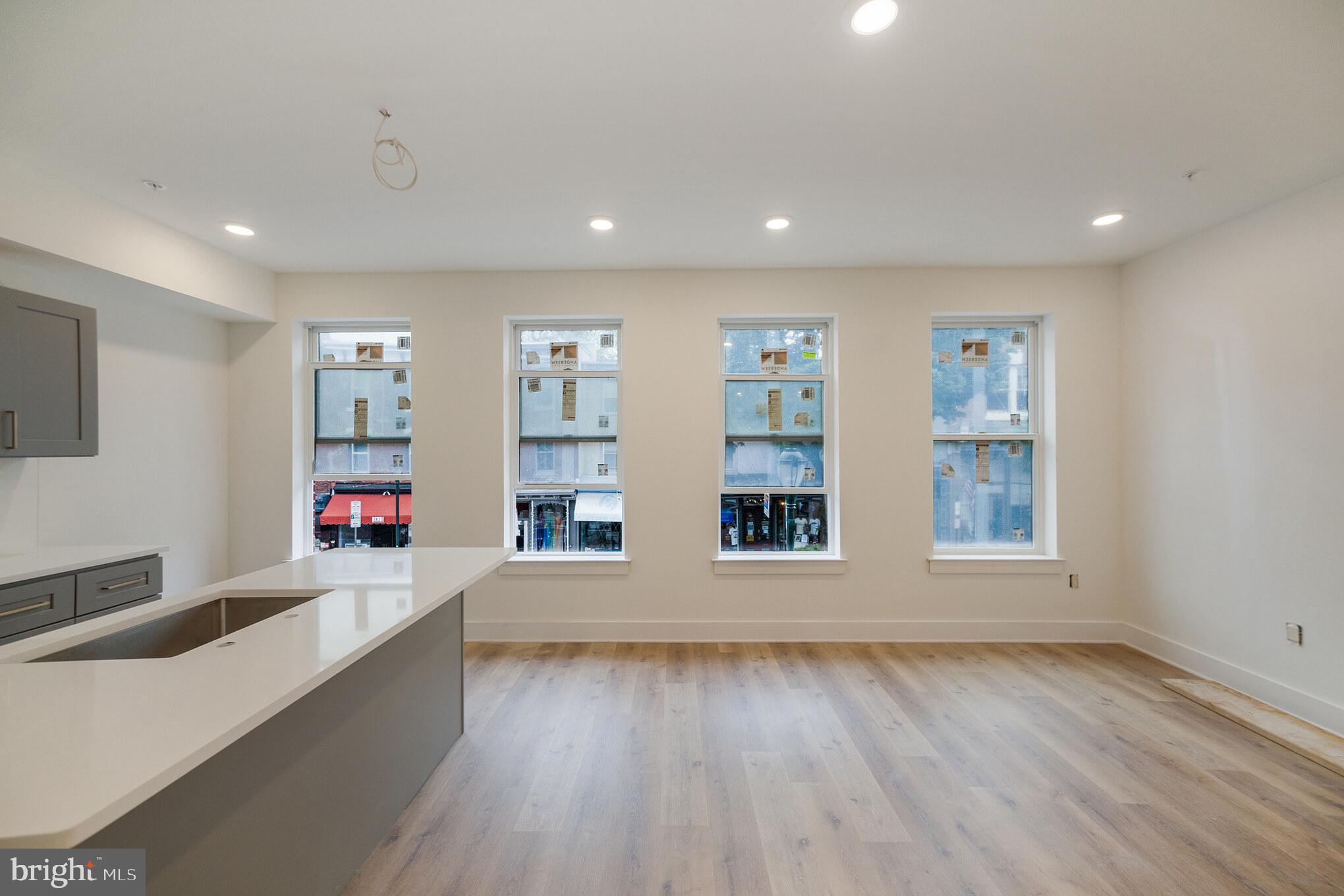 4328 MAIN ST #4