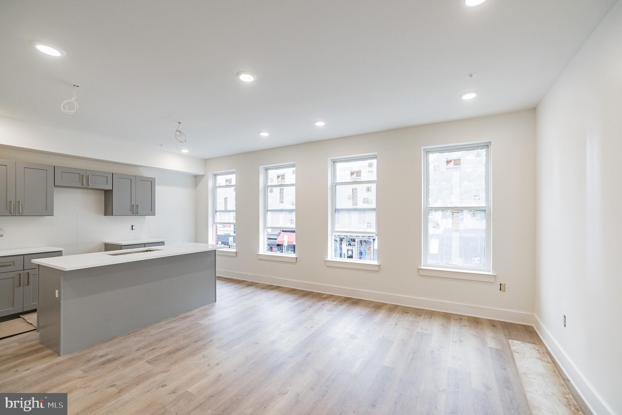 4328 MAIN ST #4