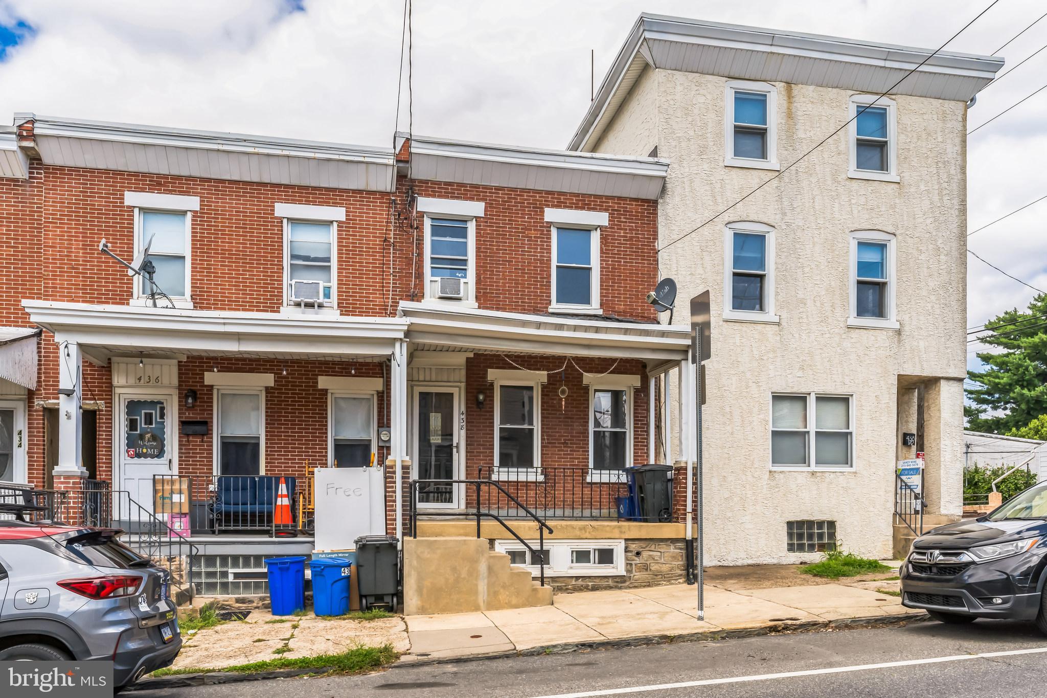 438 LEVERINGTON AVE