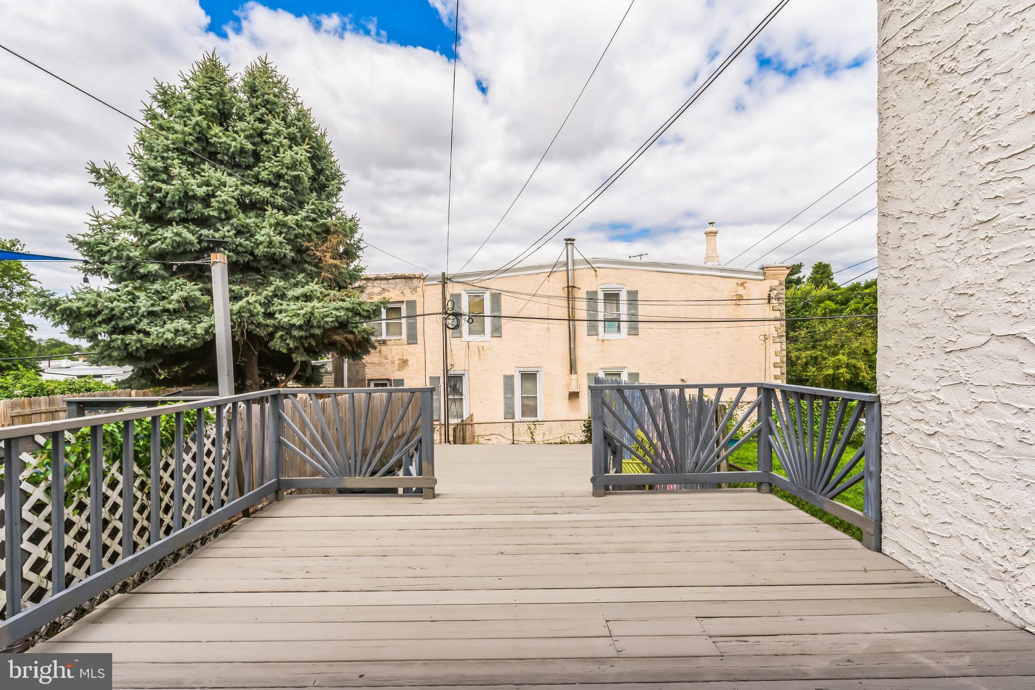 438 LEVERINGTON AVE