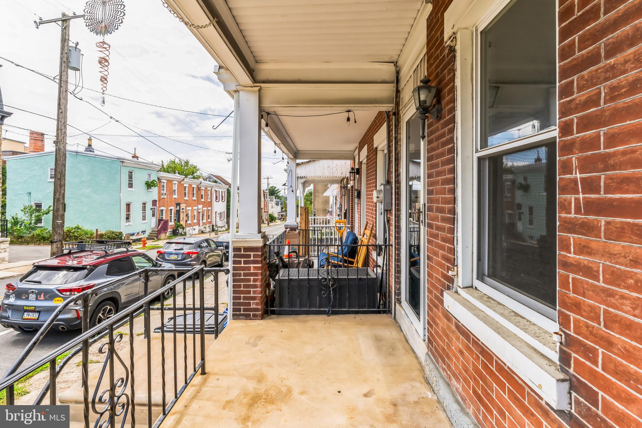 438 LEVERINGTON AVE