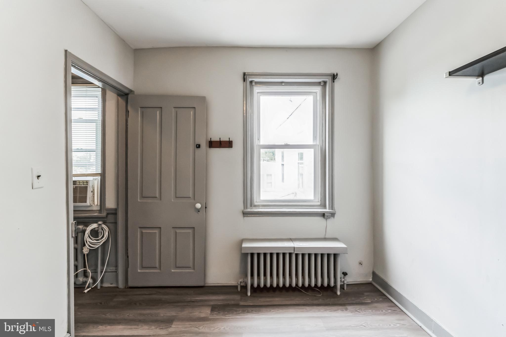 438 LEVERINGTON AVE