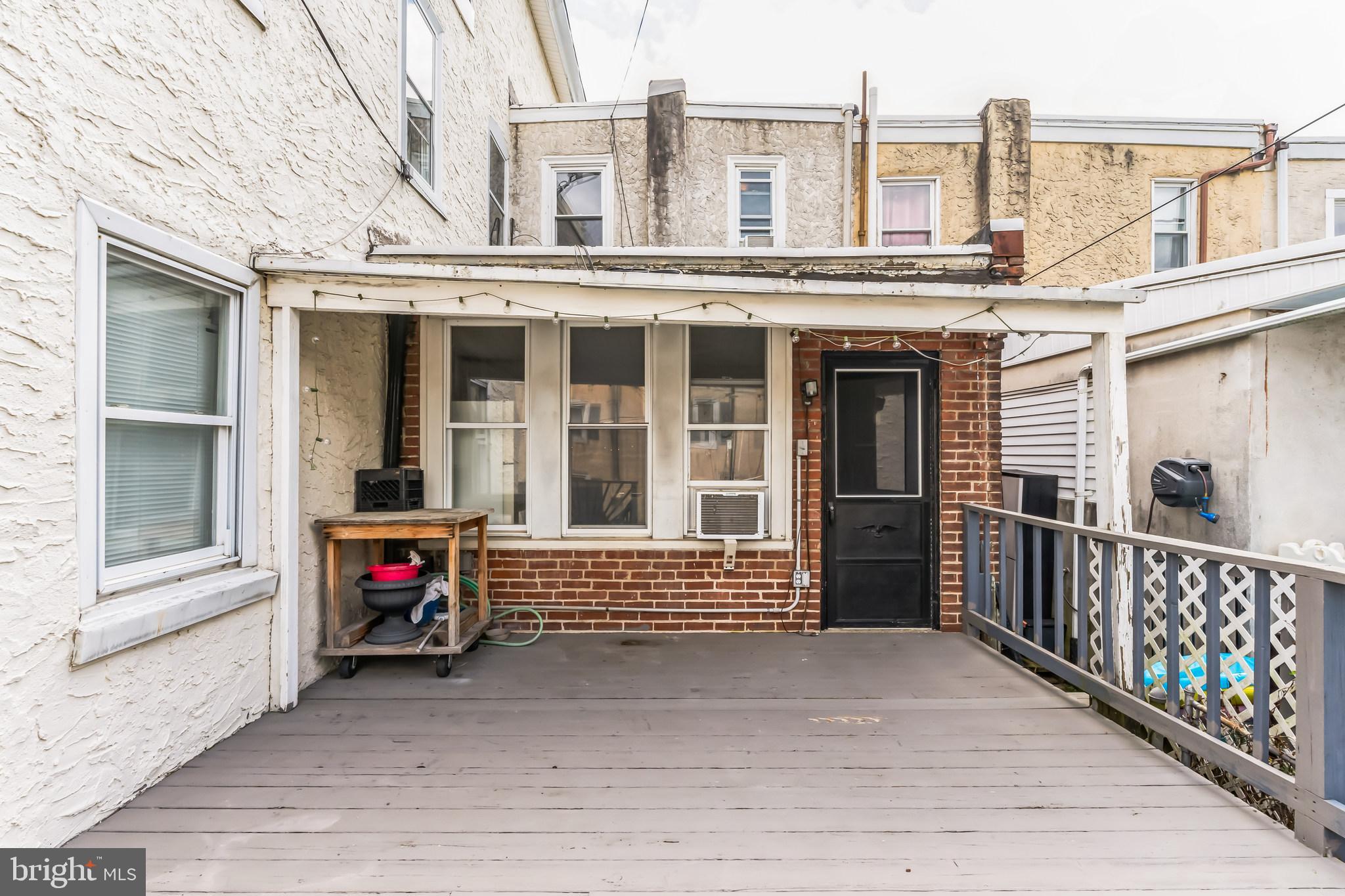 438 LEVERINGTON AVE