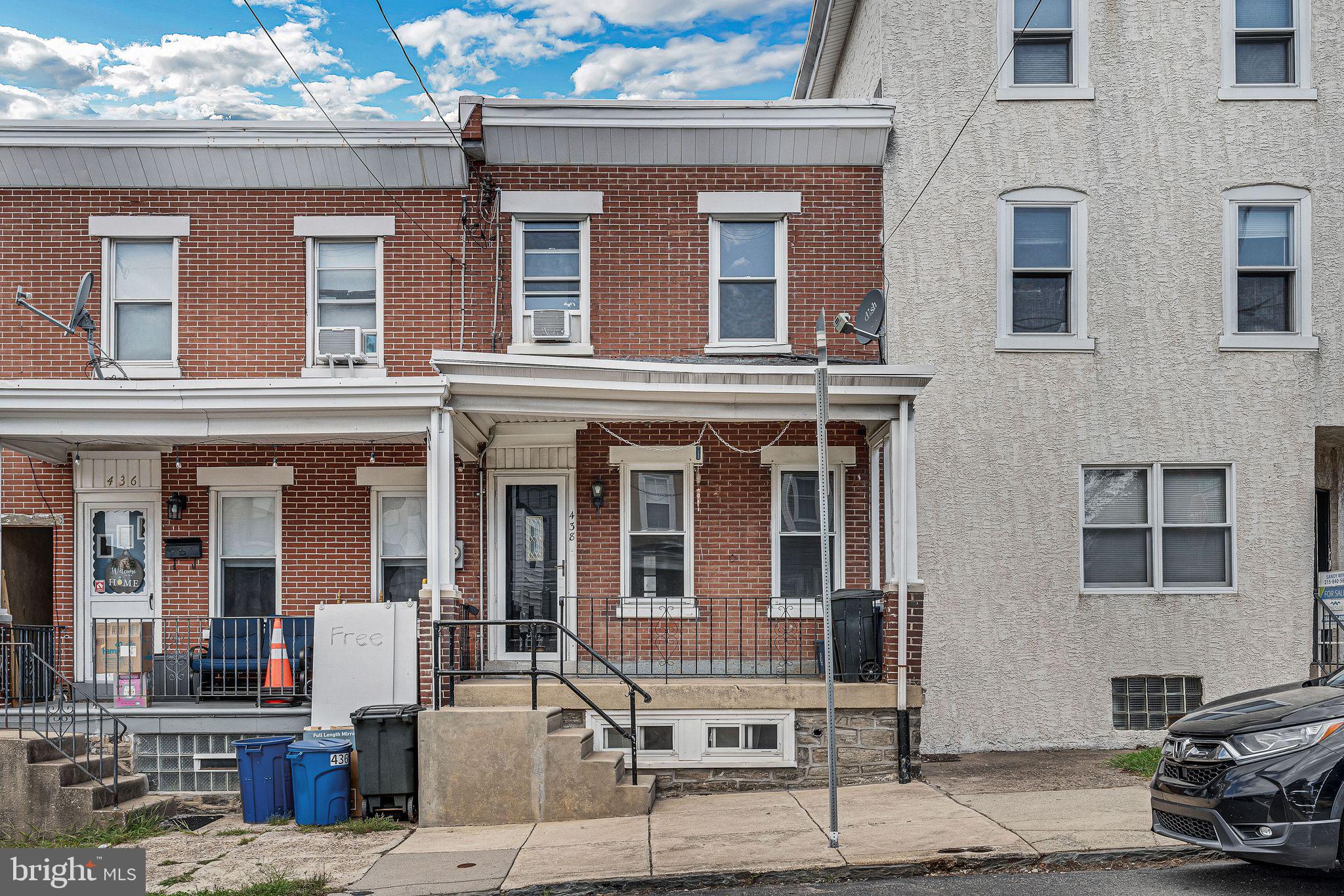 438 LEVERINGTON AVE