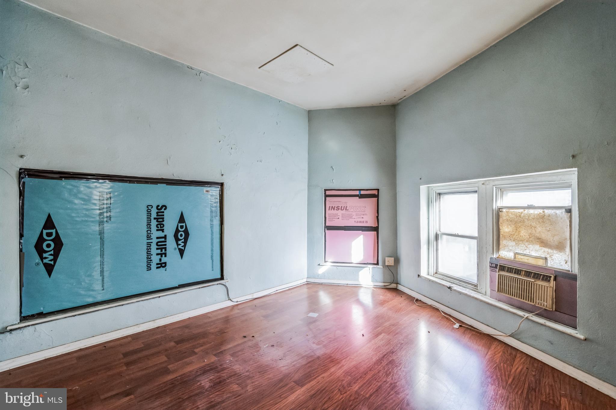 5235-43 Ridge Ave #Rear