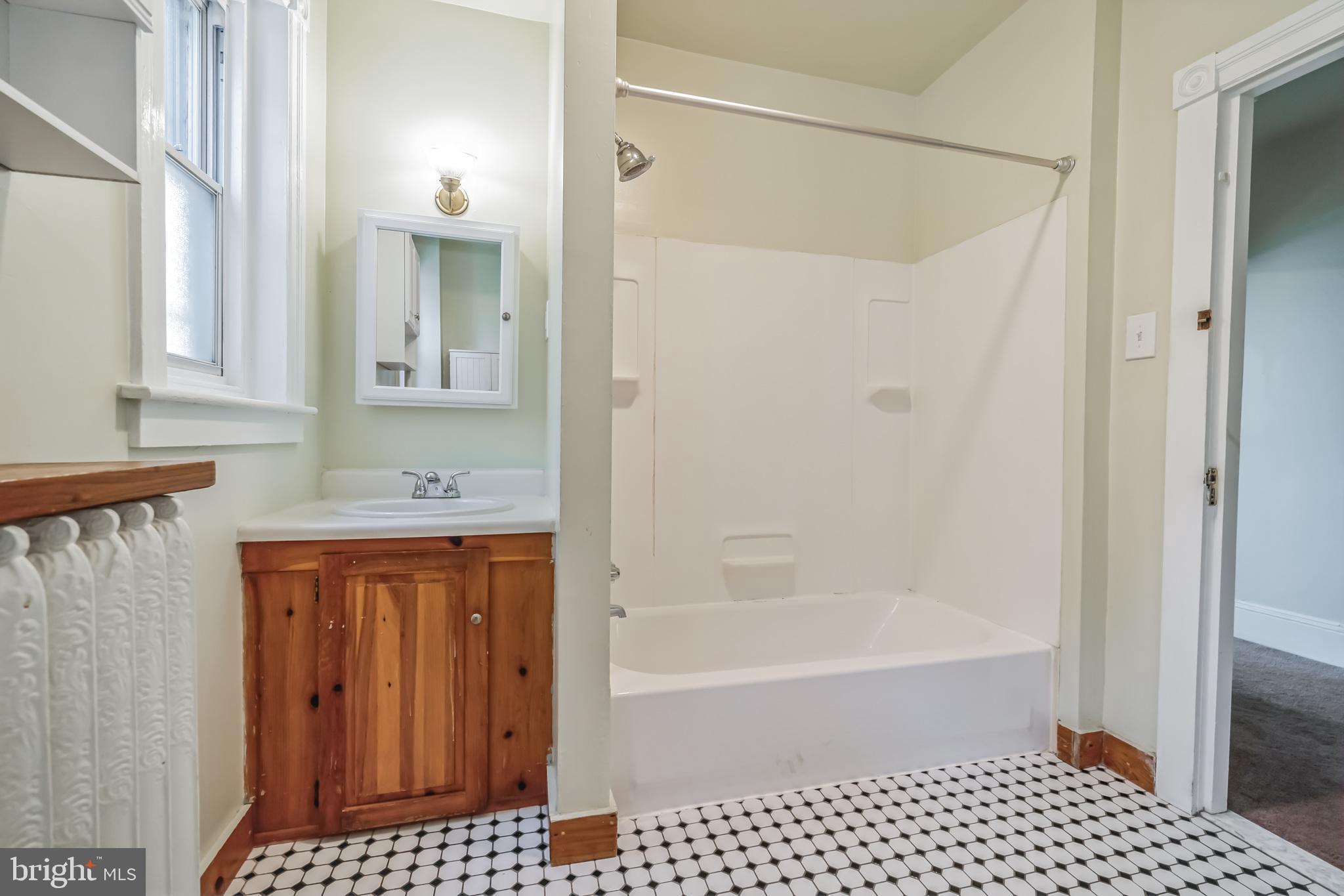 468 ROXBOROUGH AVE #2 FLR