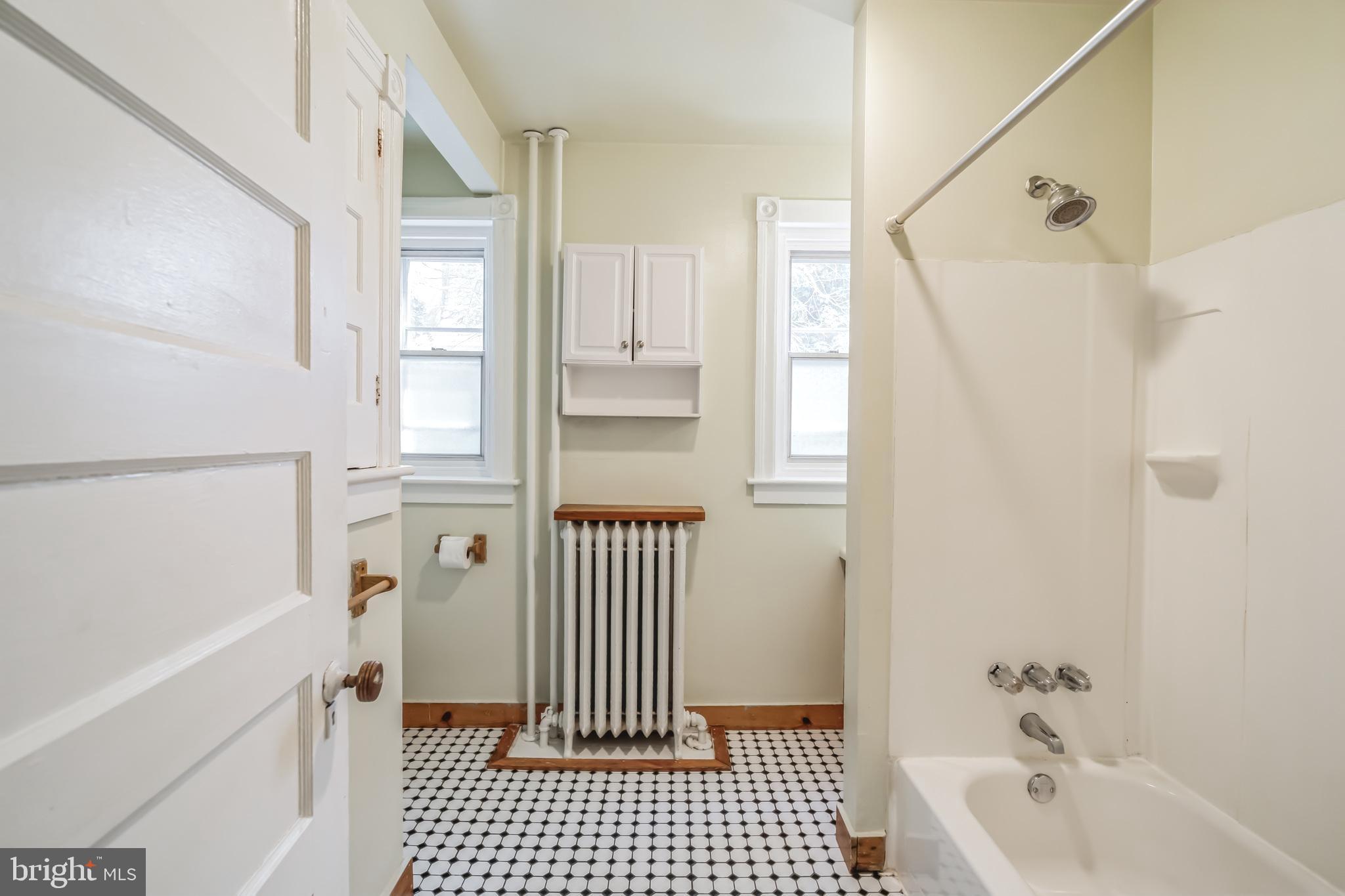 468 ROXBOROUGH AVE #2 FLR