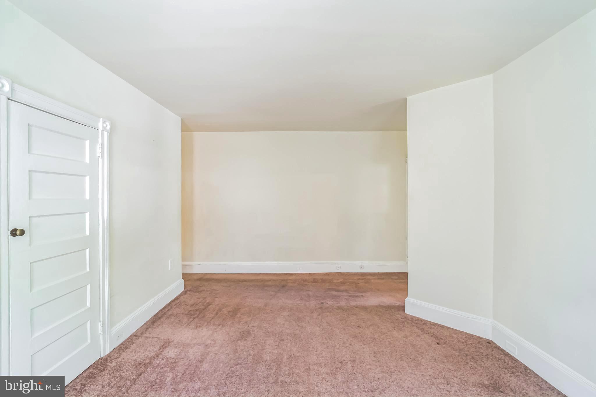 468 ROXBOROUGH AVE #2 FLR