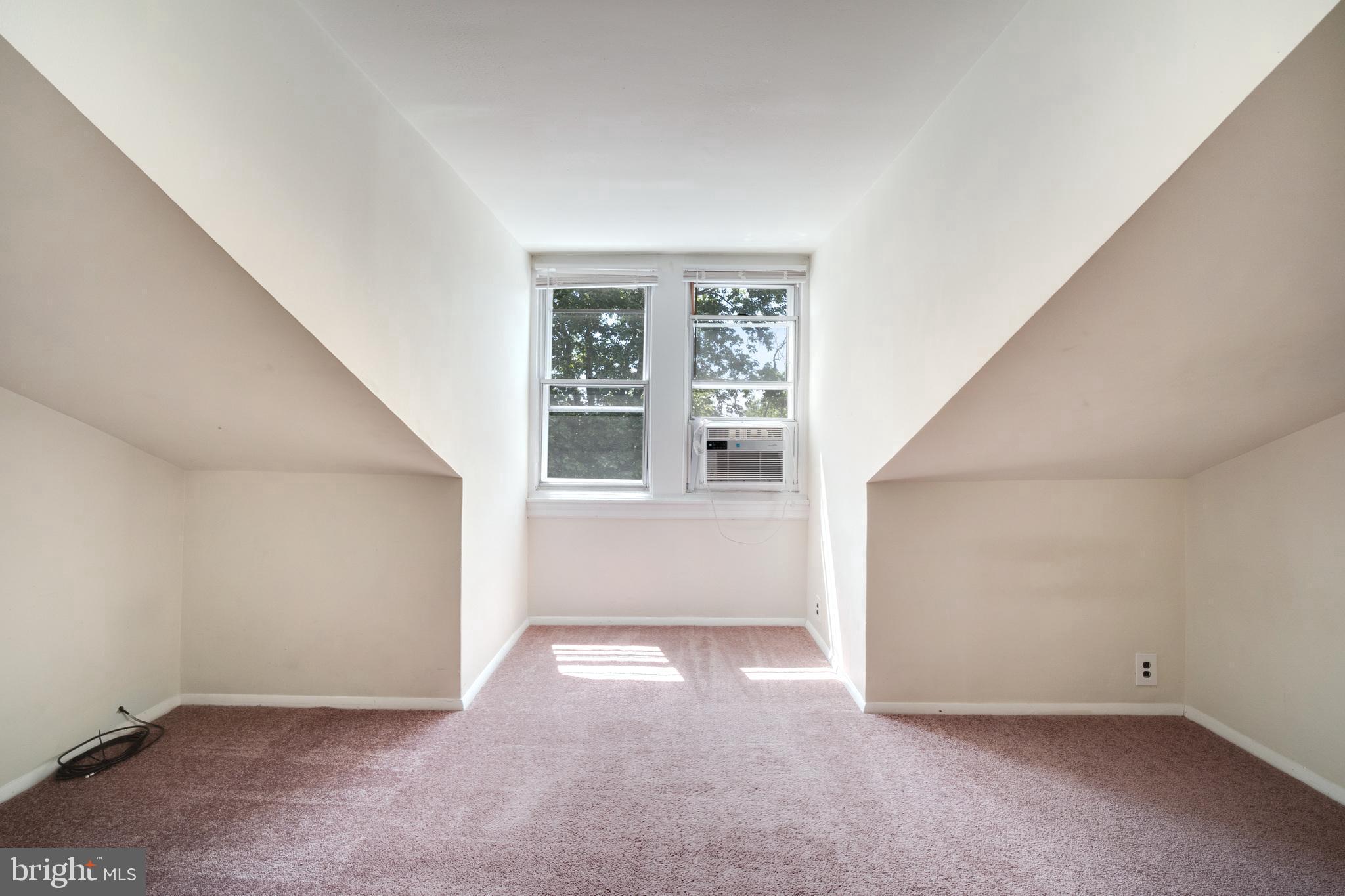 468 ROXBOROUGH AVE #2 FLR
