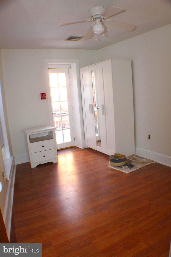 4417 Baker St