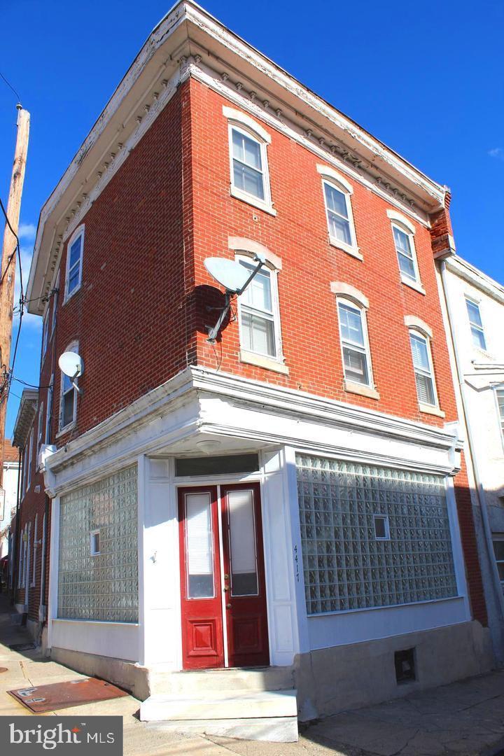 4417 Baker St