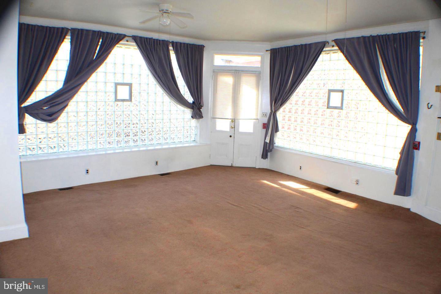 4417 Baker St