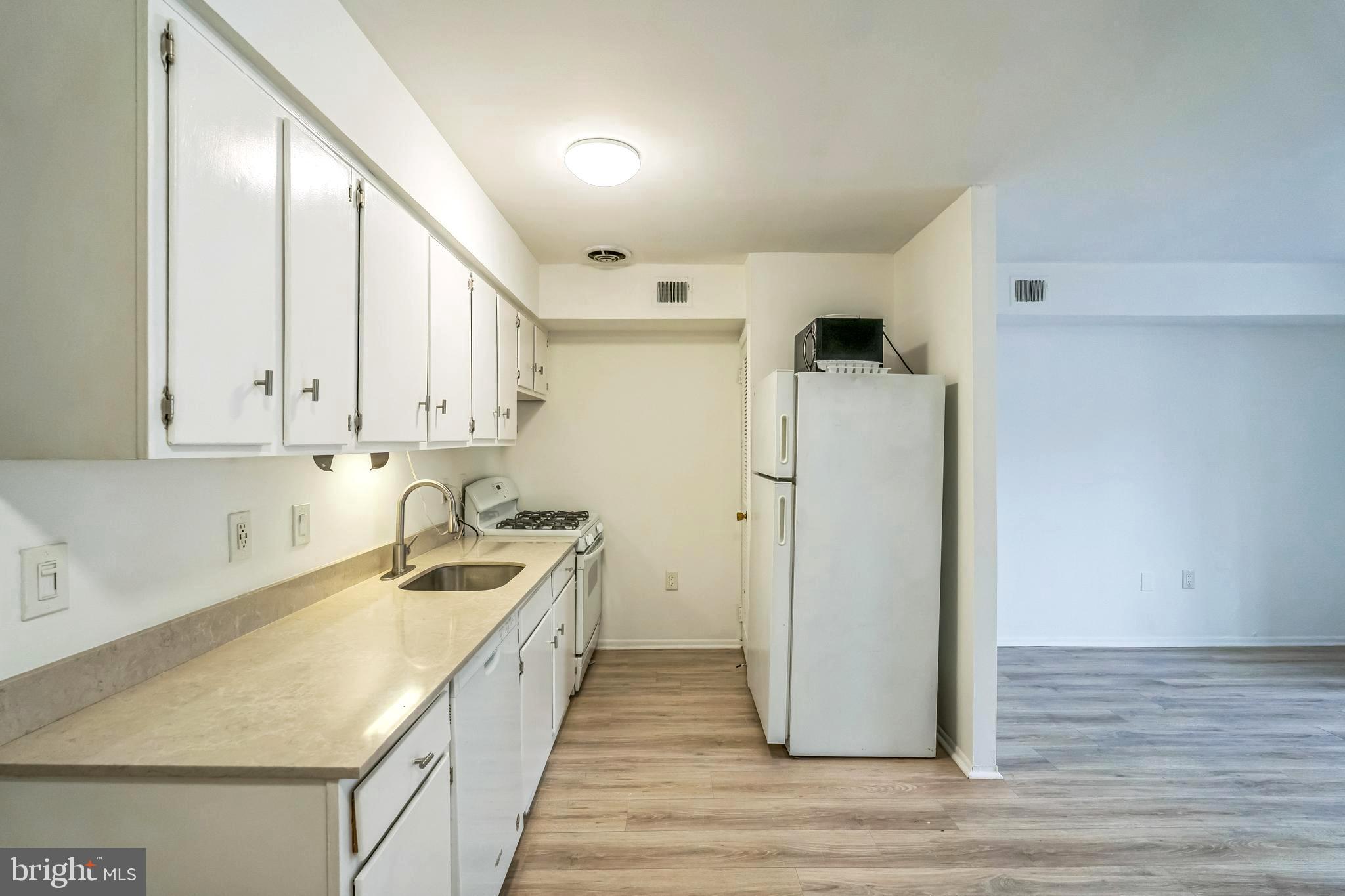 4616 SILVERWOOD ST #2