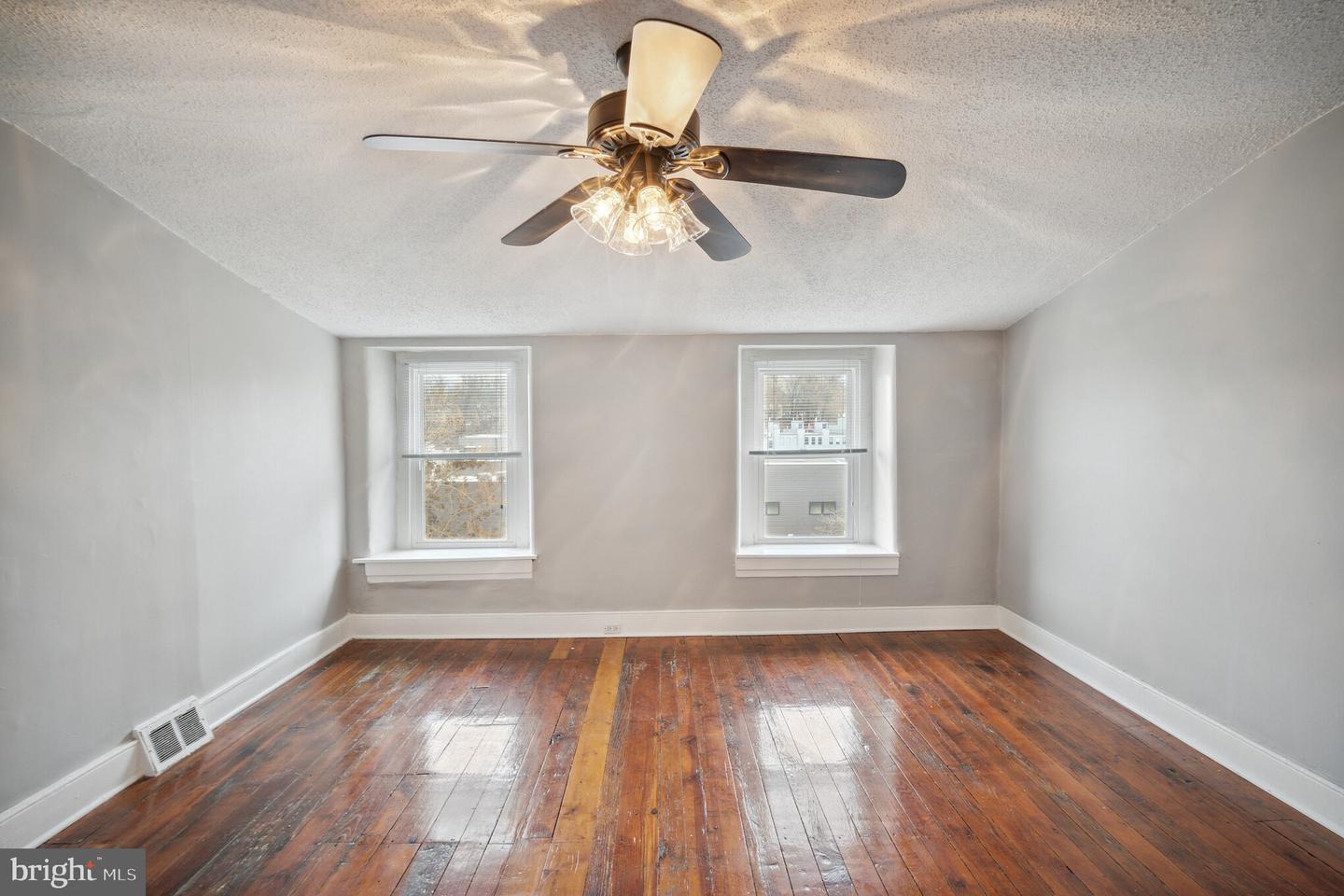 220 Dupont St