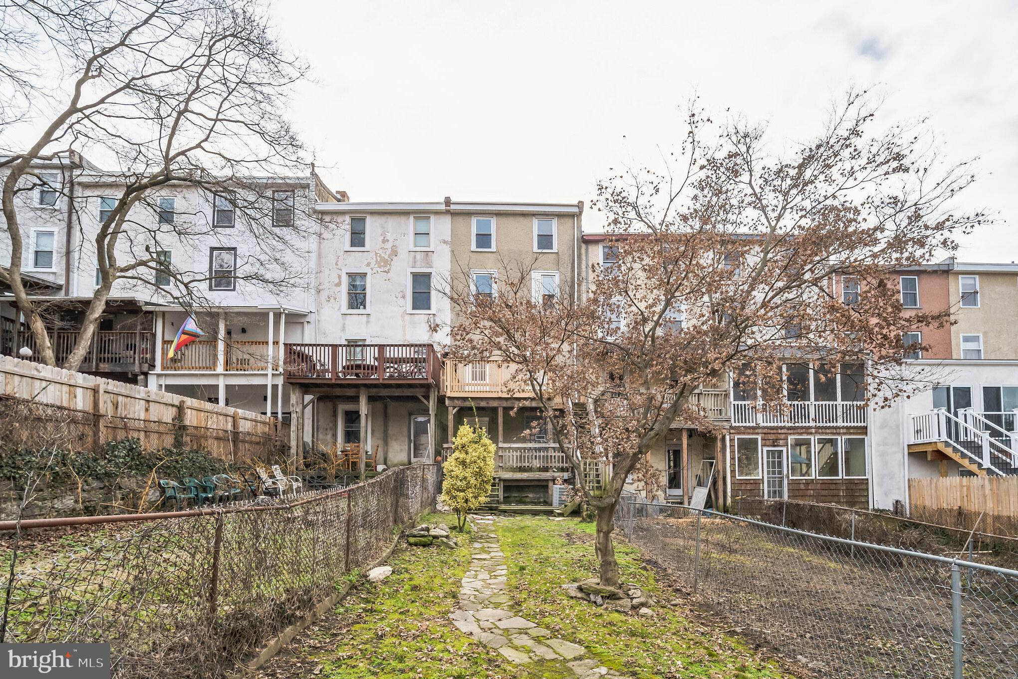 220 Dupont St