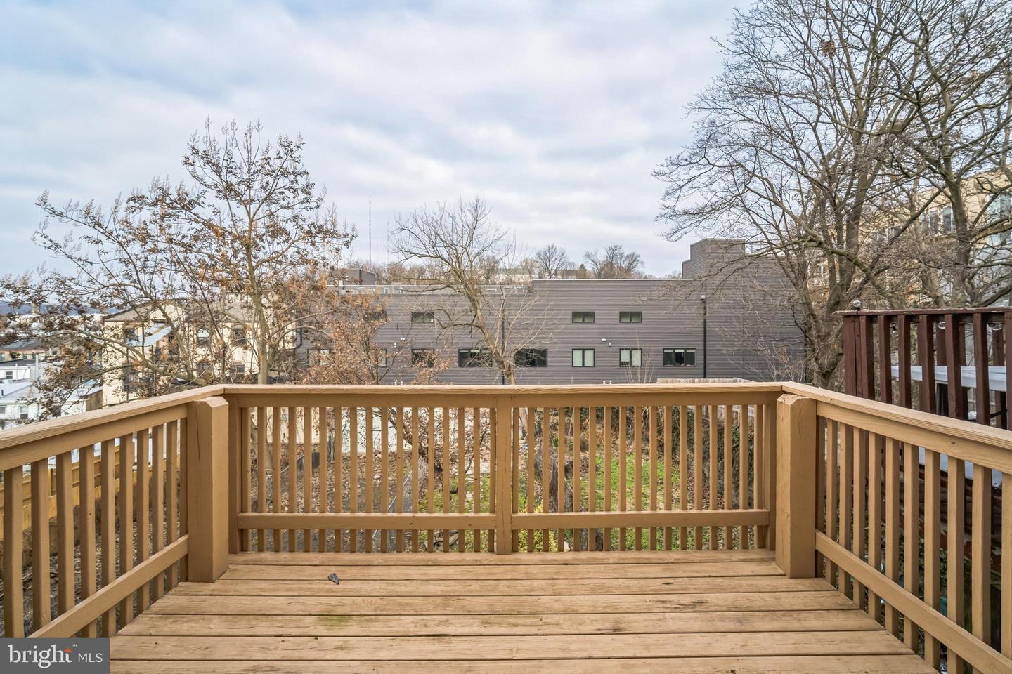 220 Dupont St