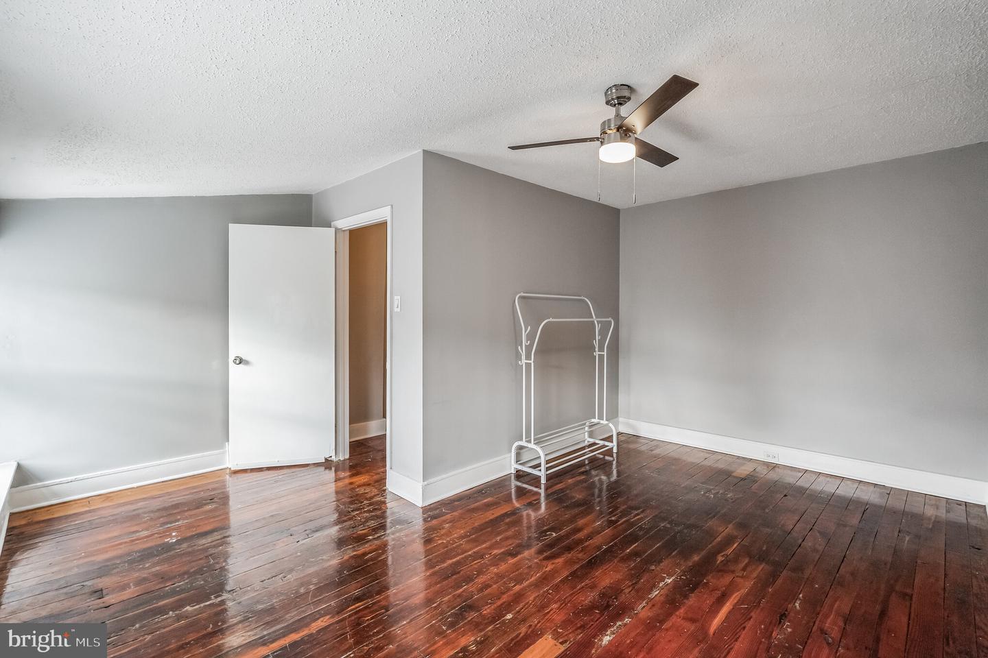 220 Dupont St