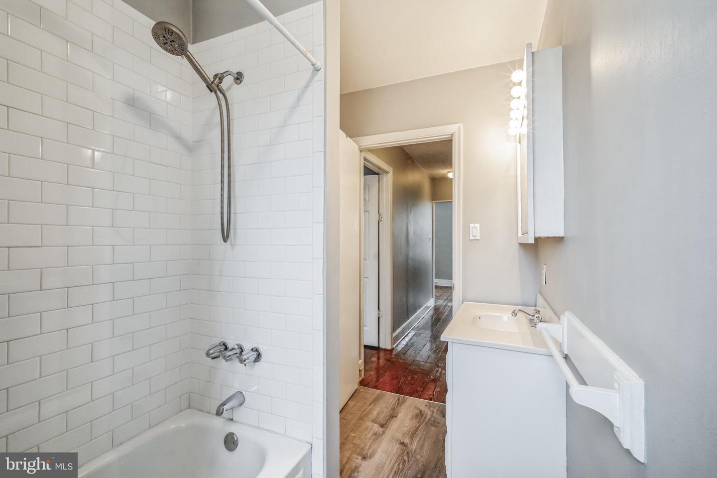 220 Dupont St