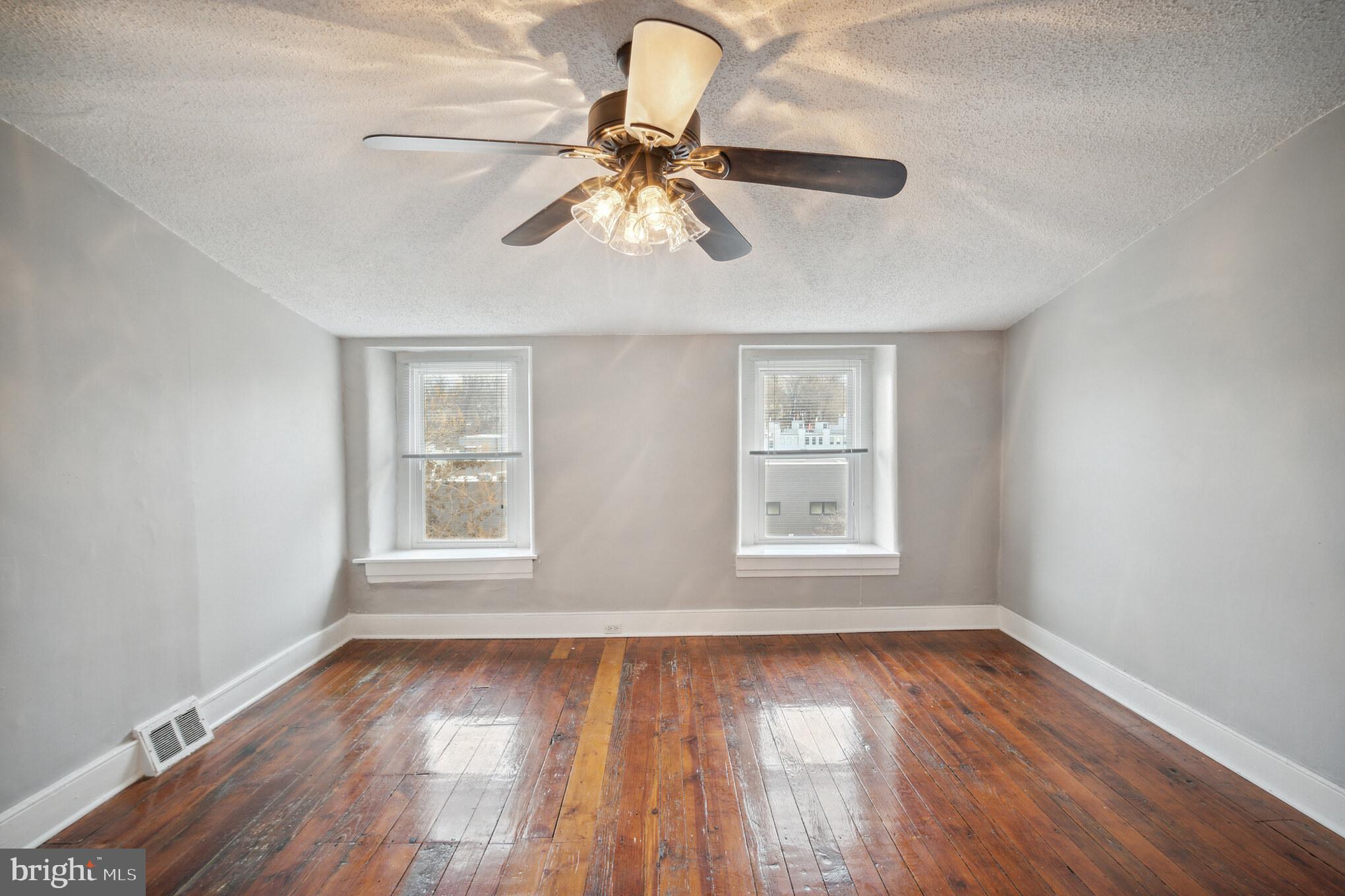 220 Dupont St