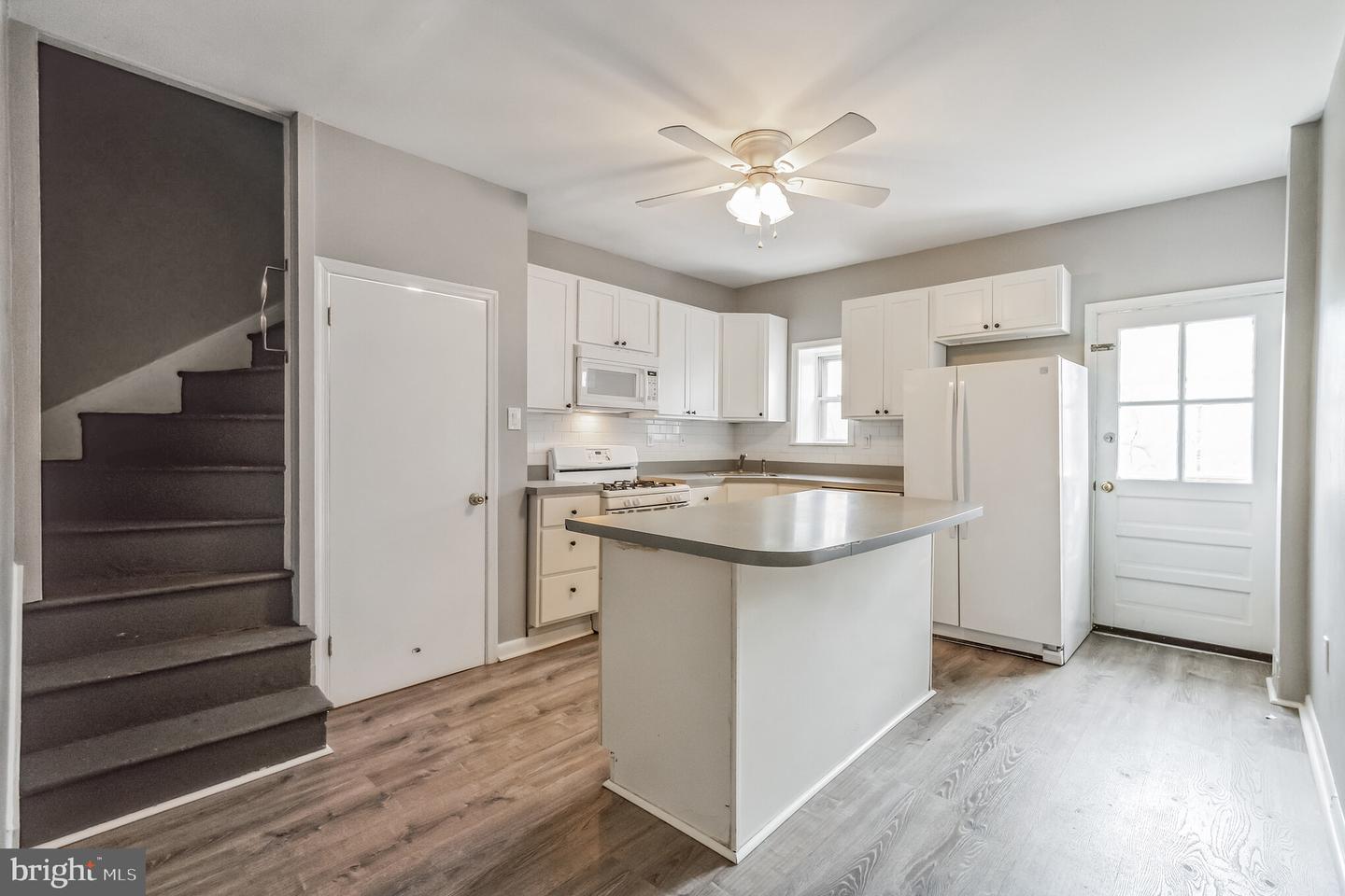 220 Dupont St