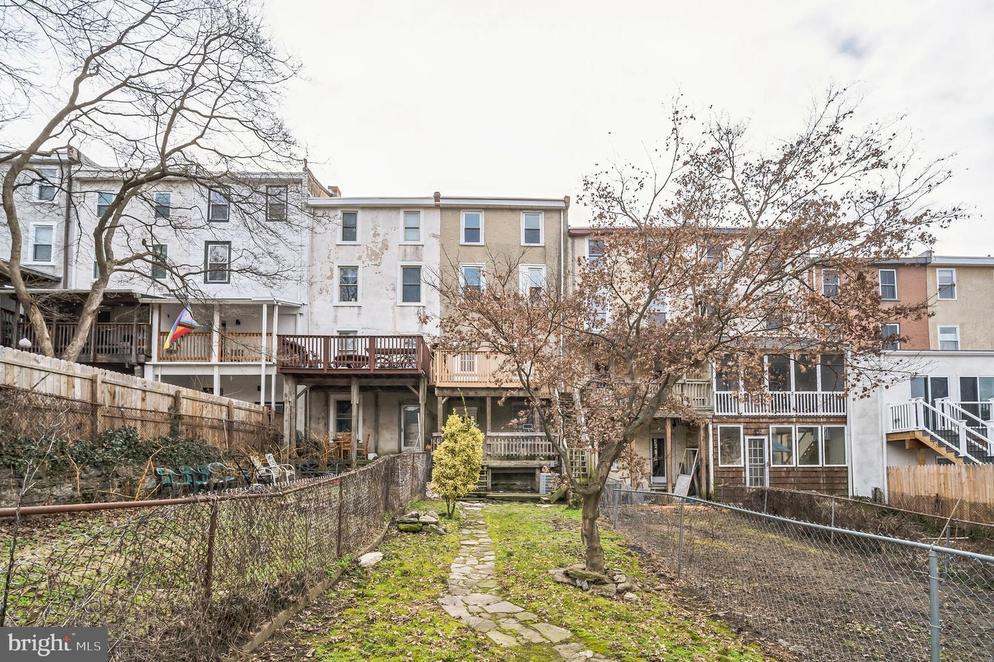 220 DUPONT ST