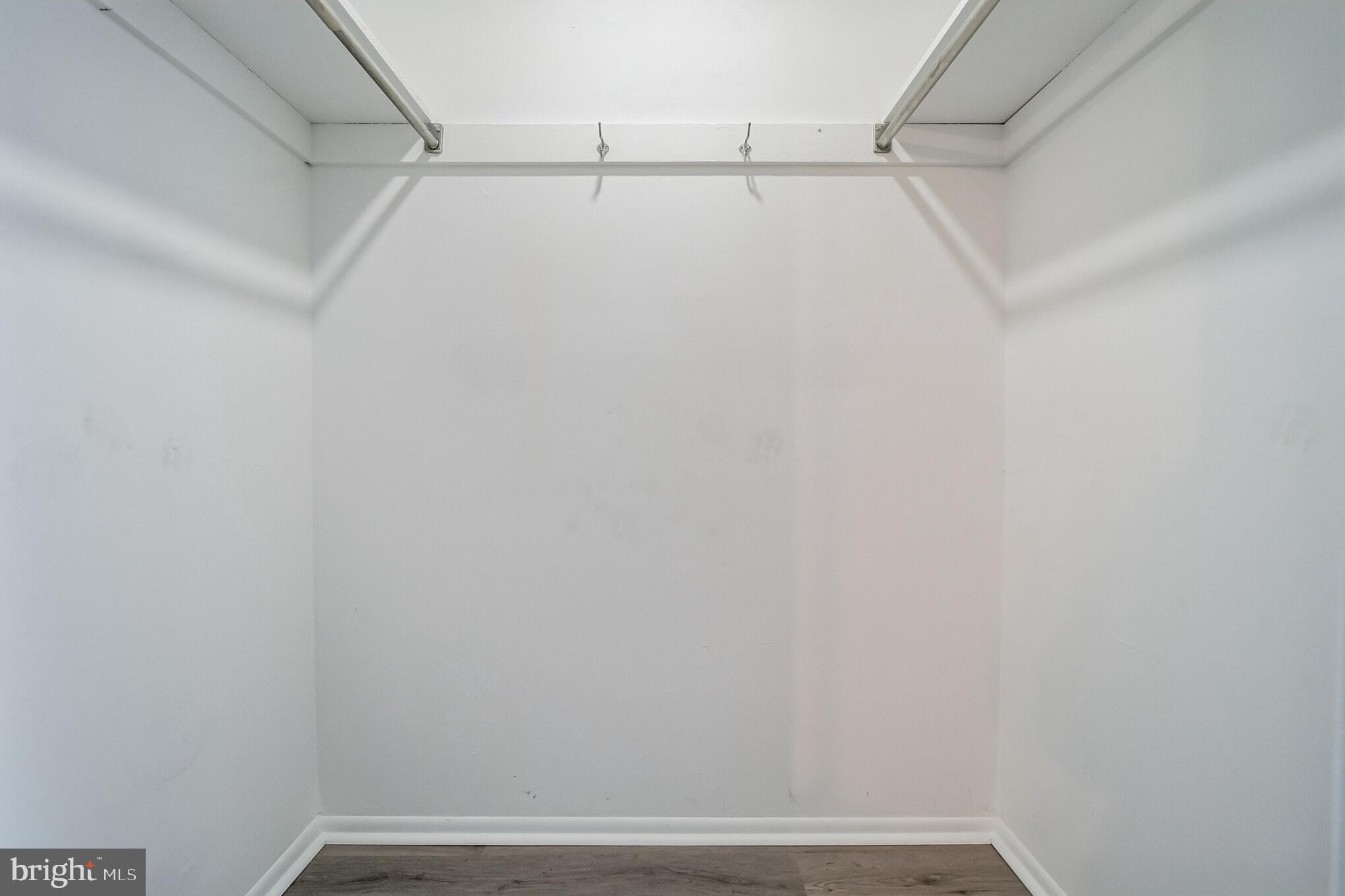 611 ROXBOROUGH AVENUE 15 607A