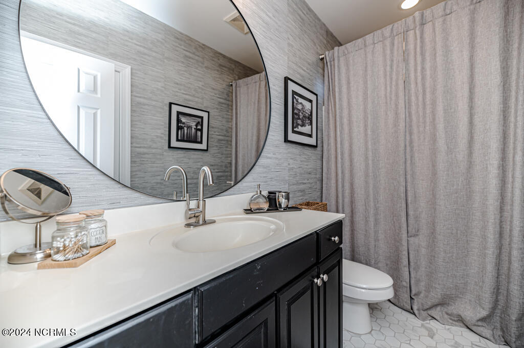 70 Lake View Drive E