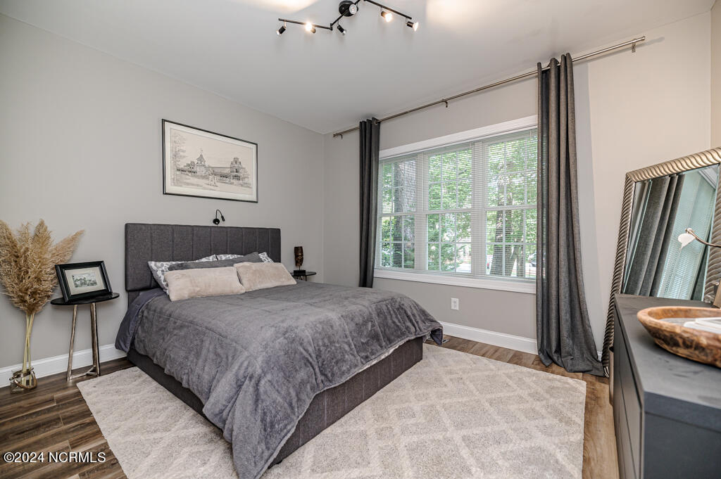 70 Lake View Drive E