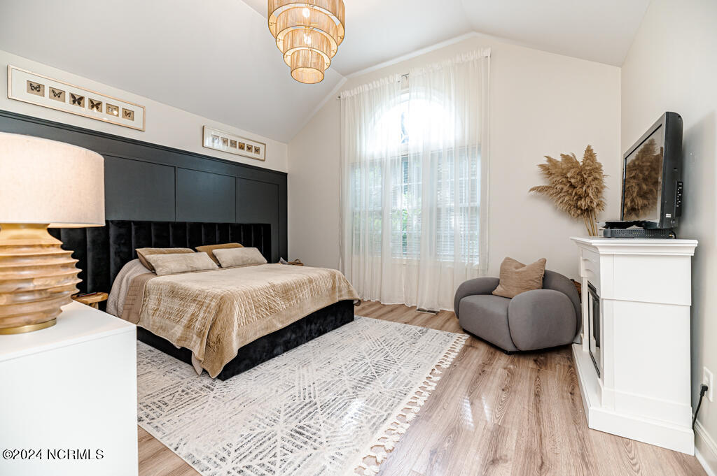 70 Lake View Drive E