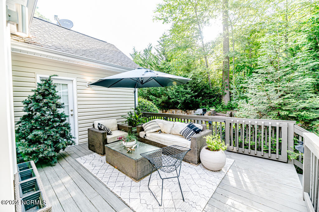 70 Lake View Drive E