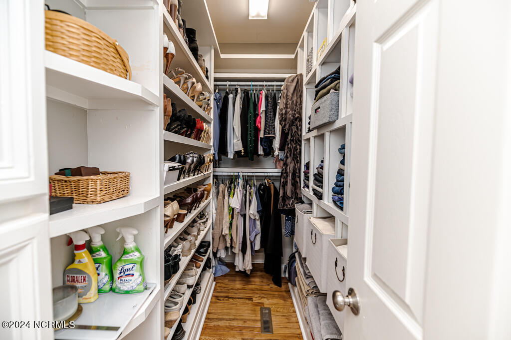 70 Lake View Drive E