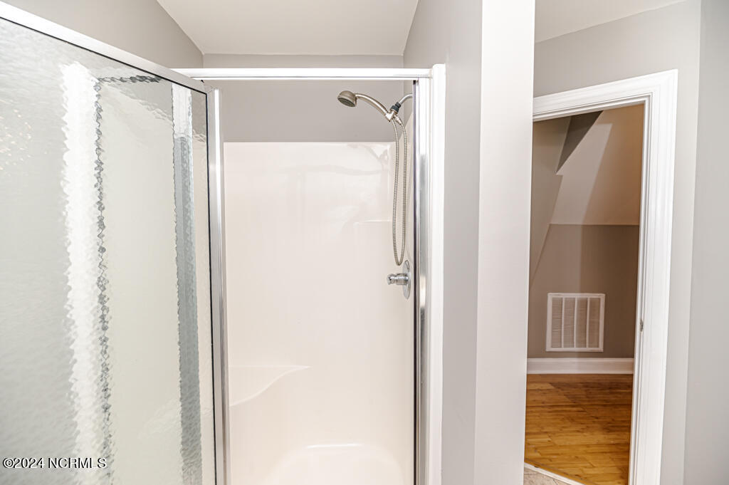 70 Lake View Drive E