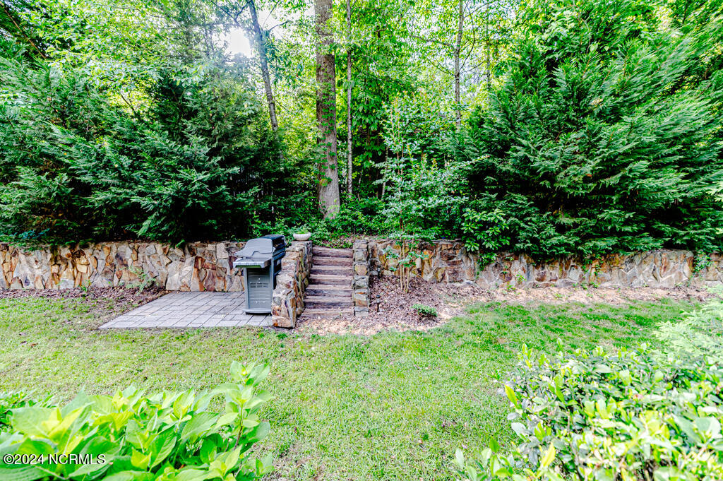 70 Lake View Drive E