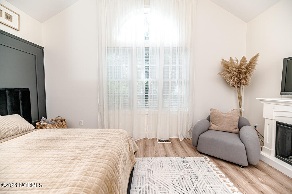 70 Lake View Drive E